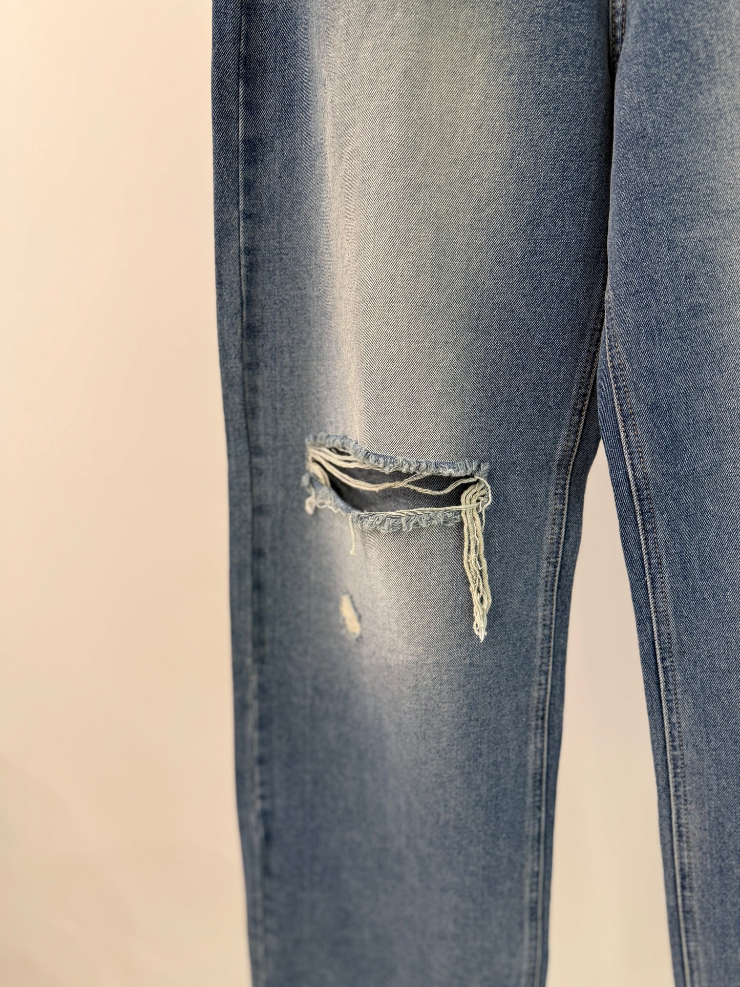 CIANA Ripped jeans