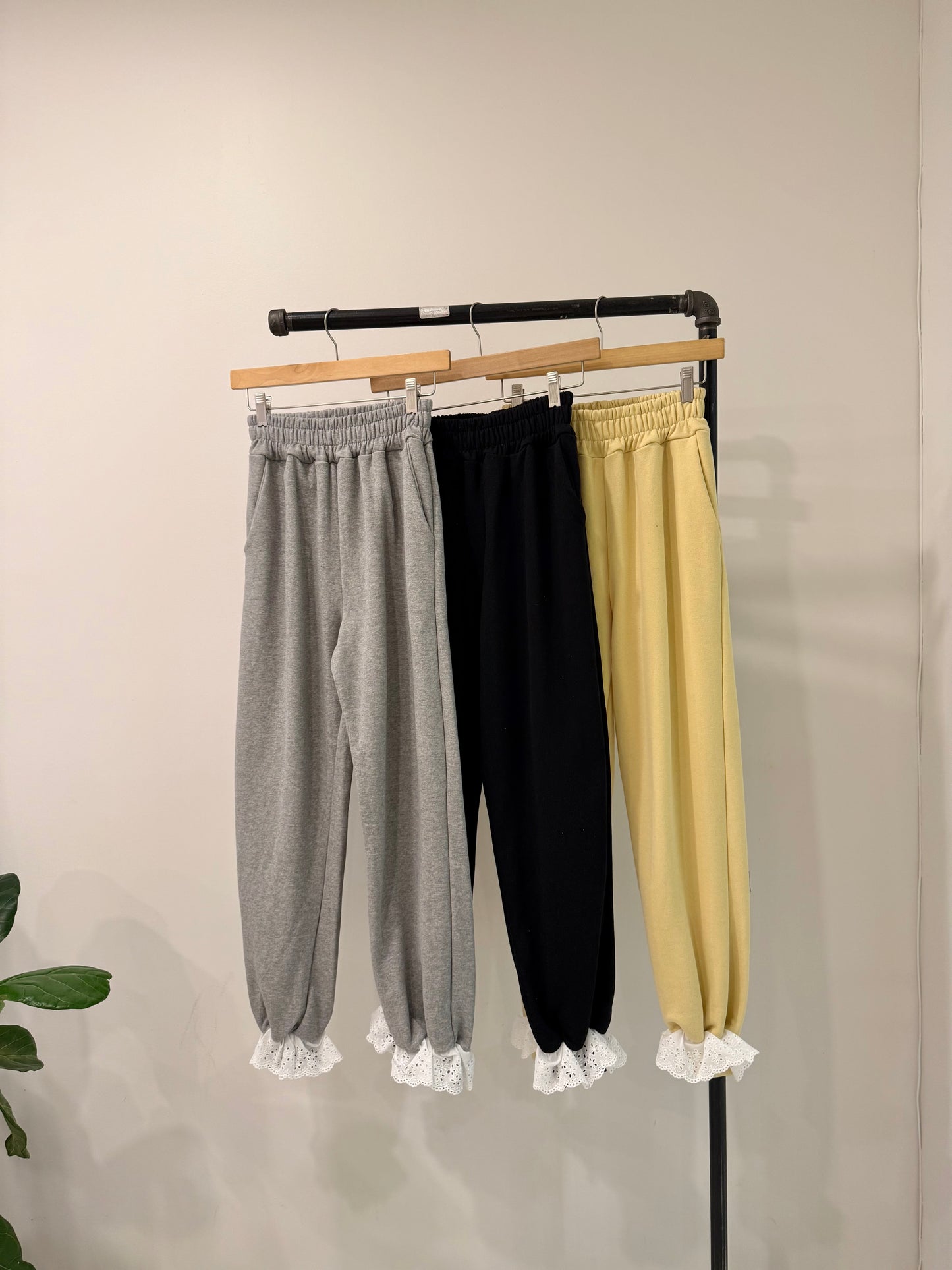 UNNIE Lace joggers