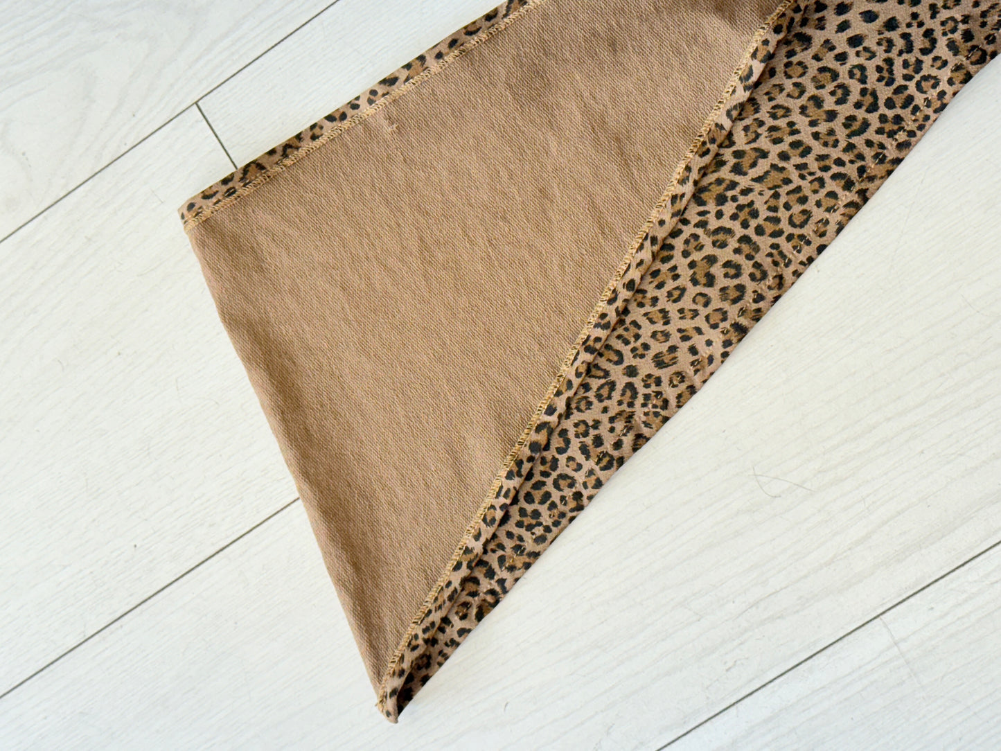 MAAM Cheetah triangle scarf