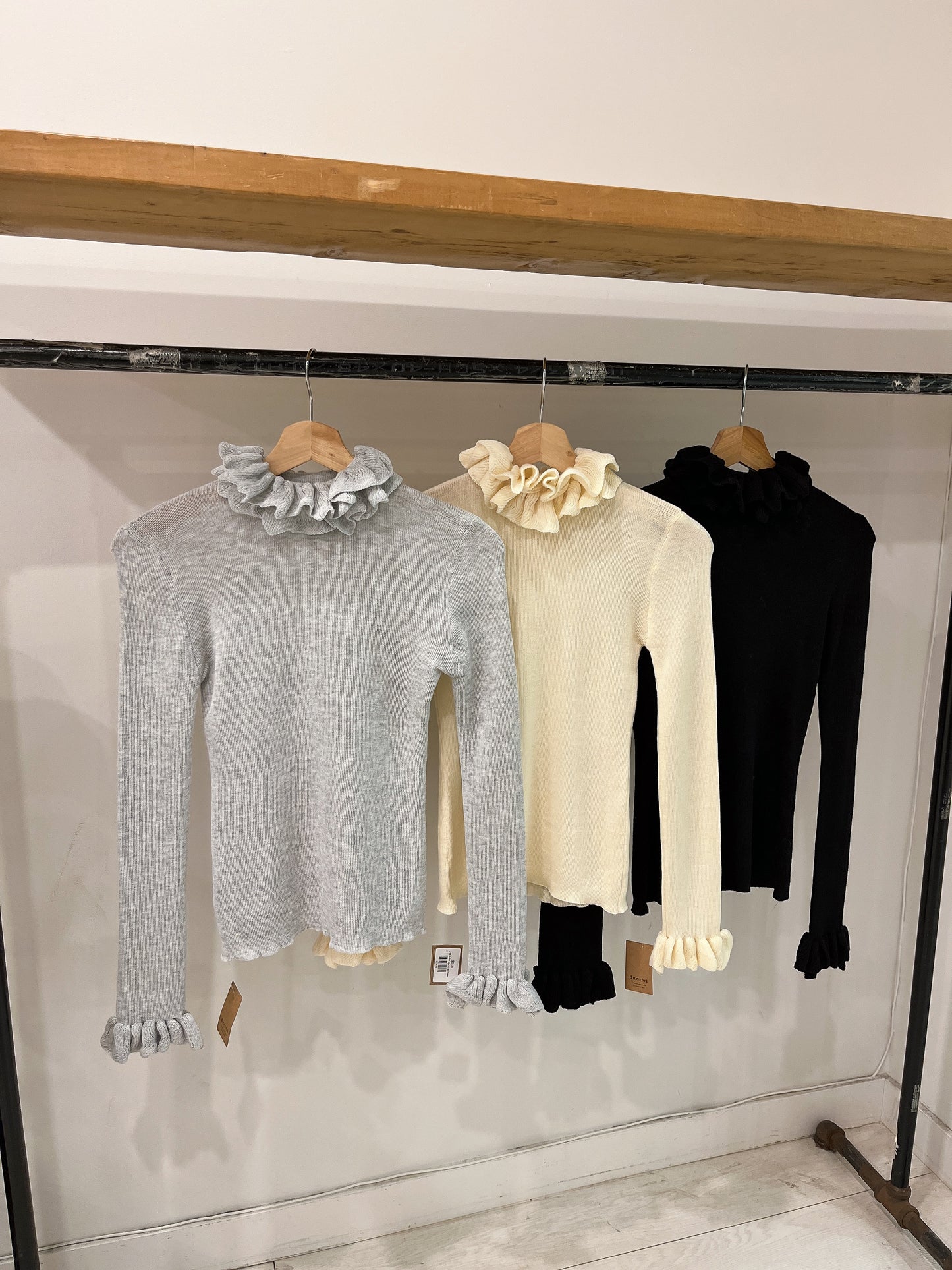 JUMI Ruffled edge knit top