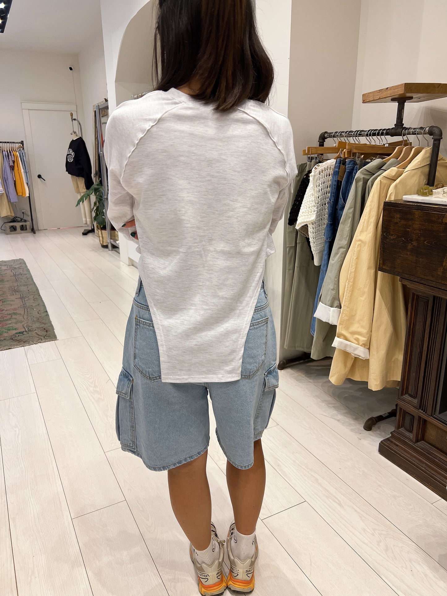 WOOJOO Pointed hem sweatshirt
