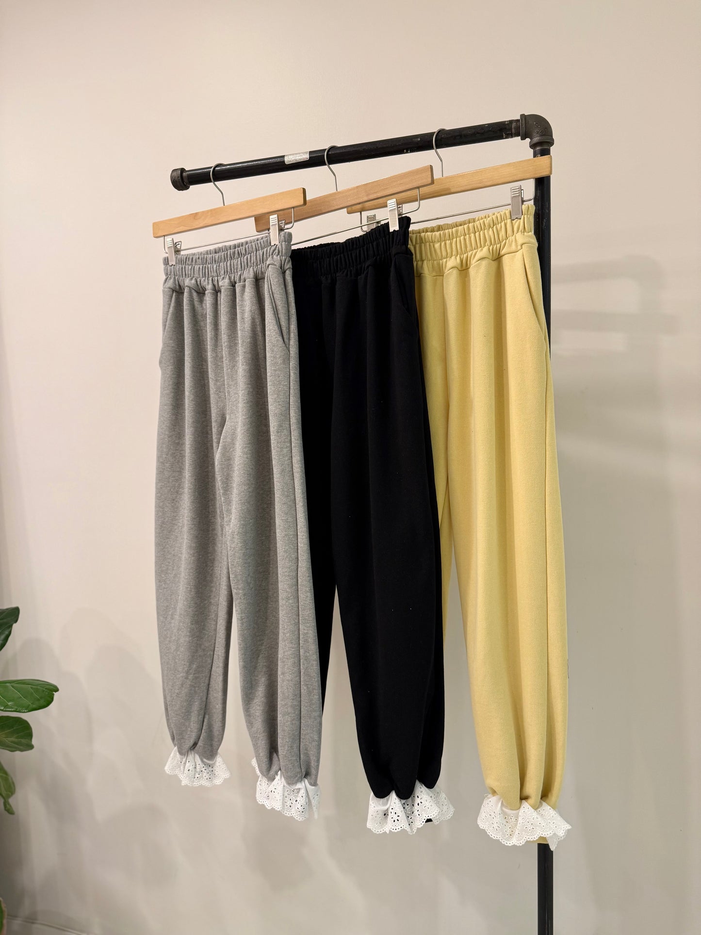 UNNIE Lace joggers