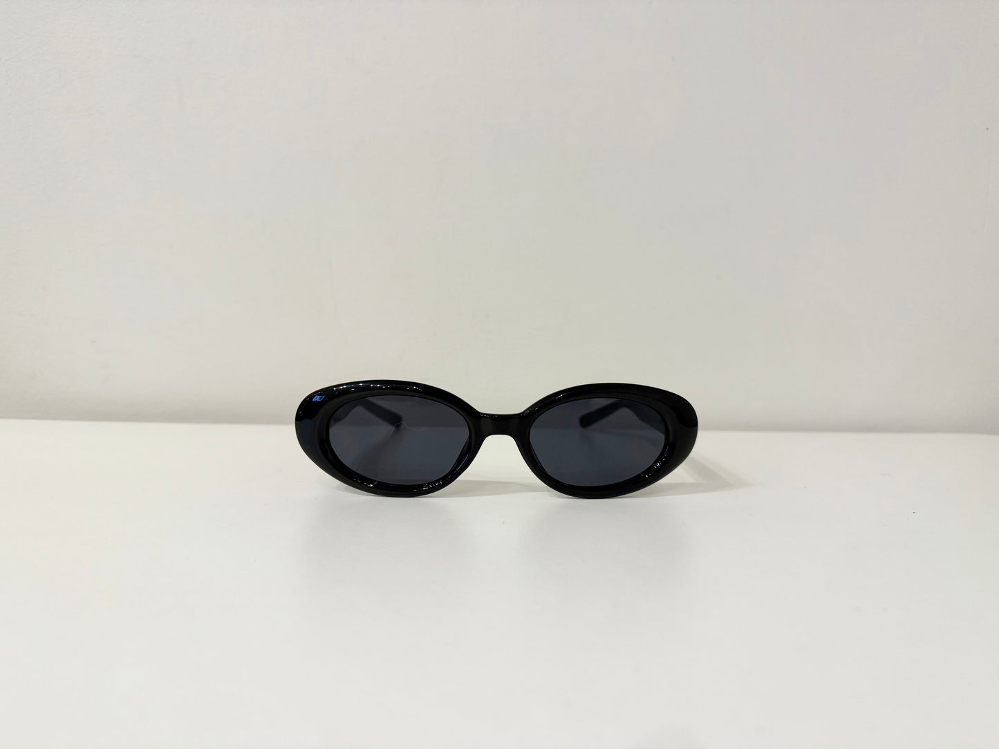 SWIPE Oval sunnies