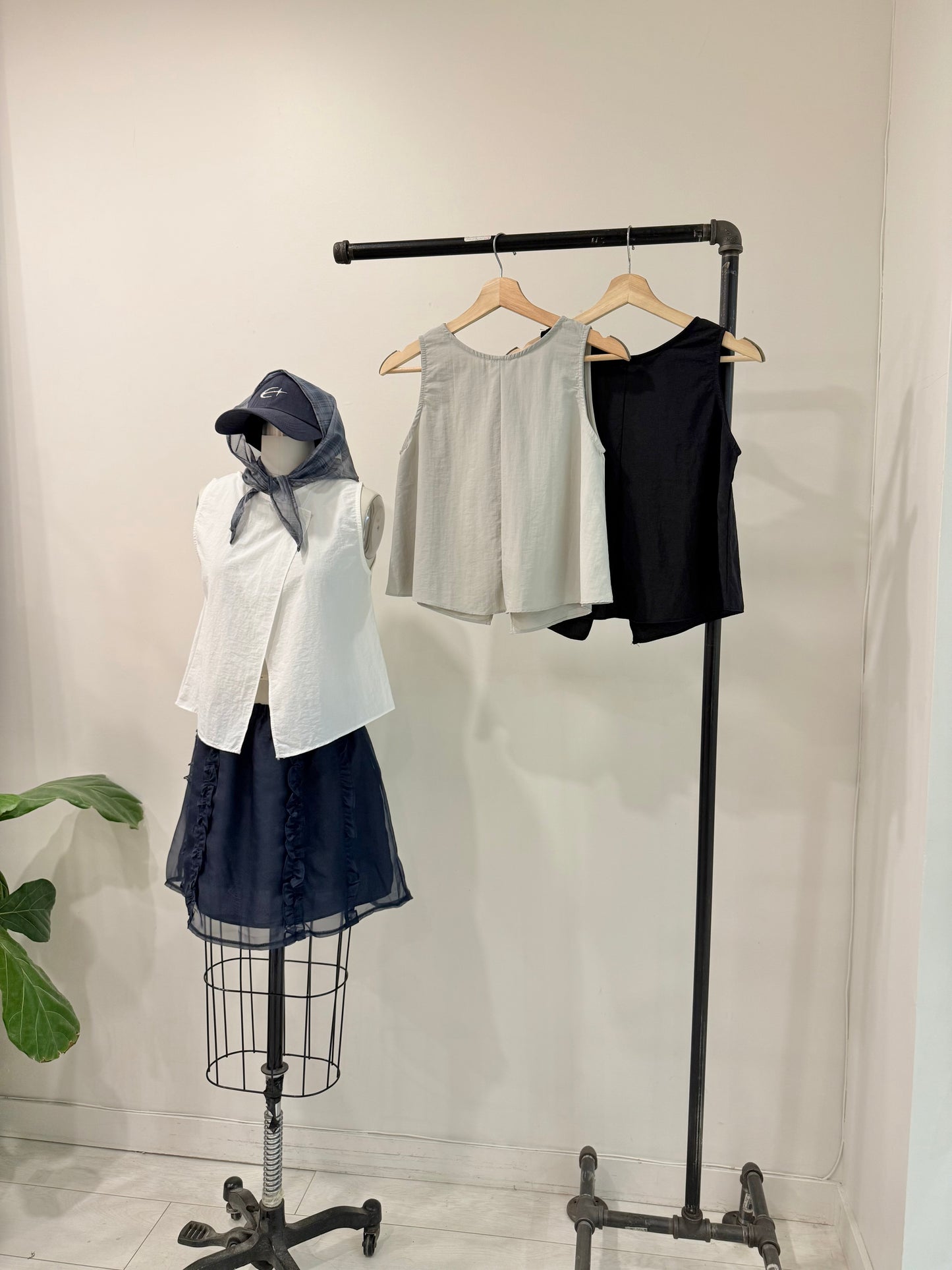 MONO Nylon backless top