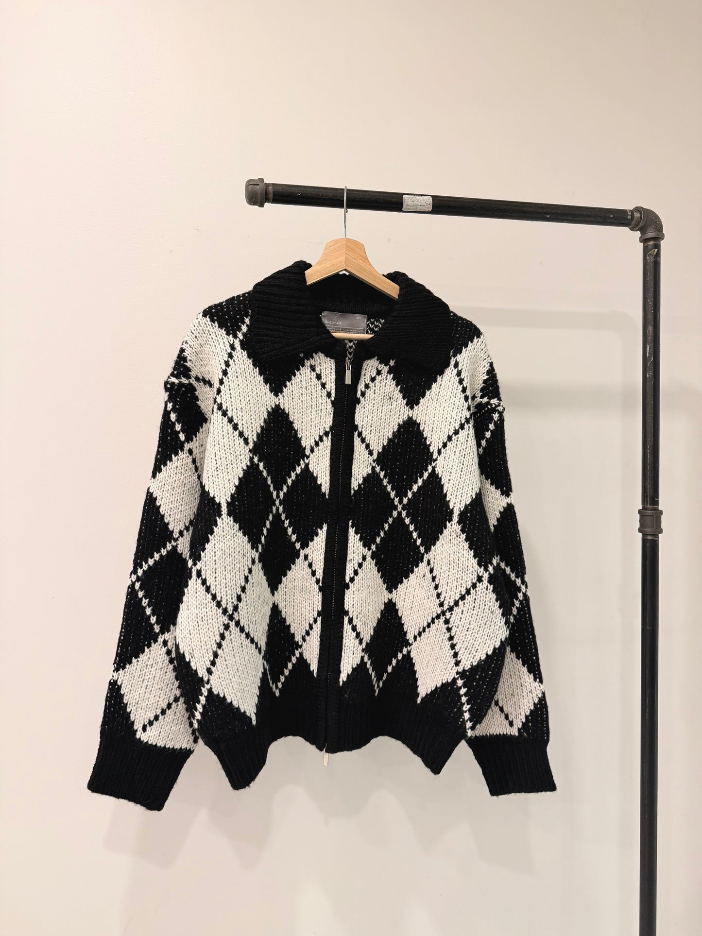 TOHO Argyle zip-up sweater