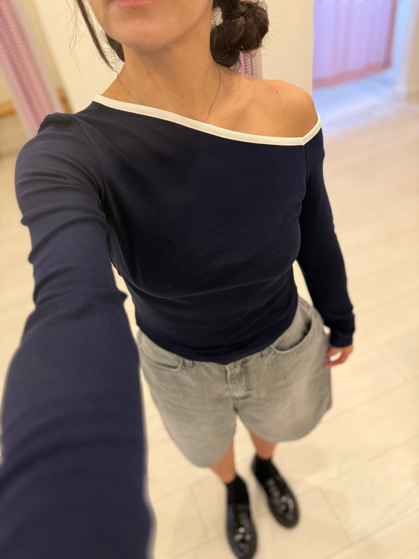 MINNIE Off shoulder top