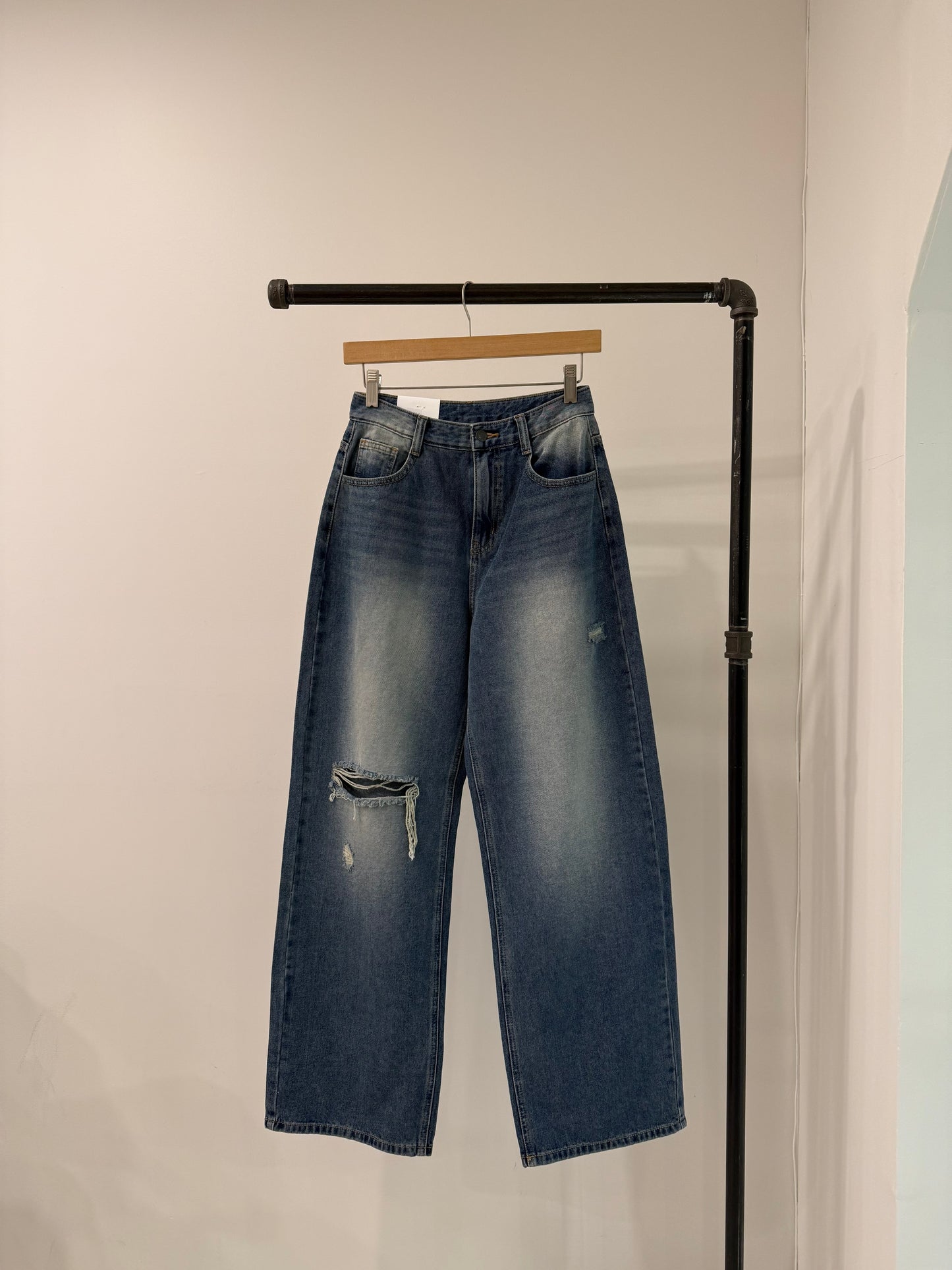 CIANA Ripped jeans