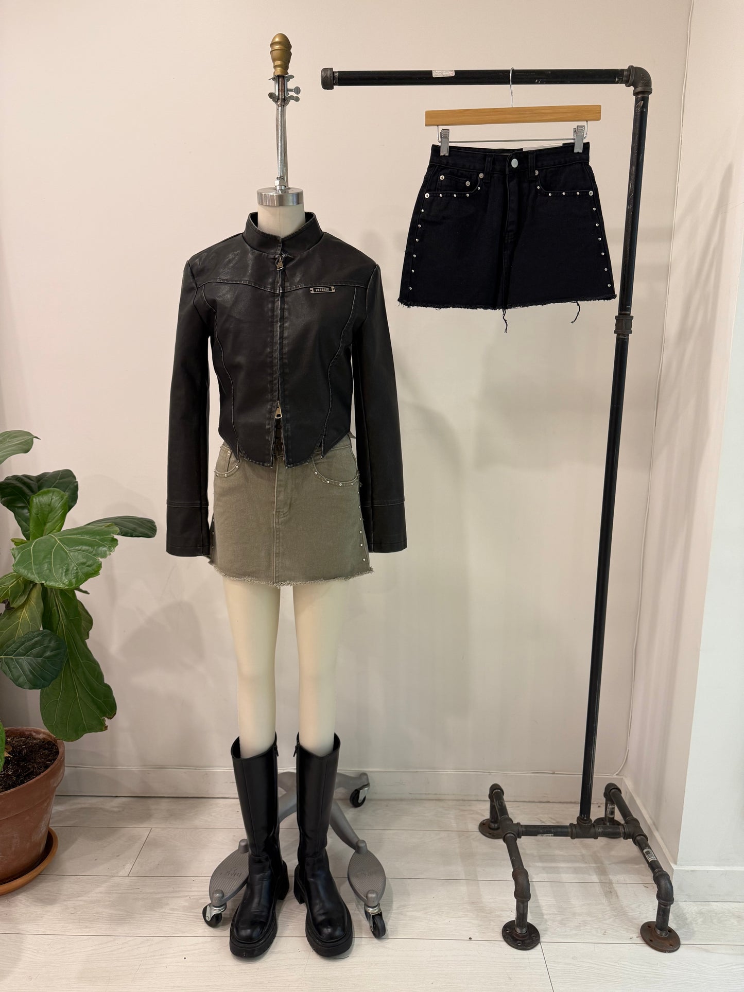 CARLA Studded mini skirt