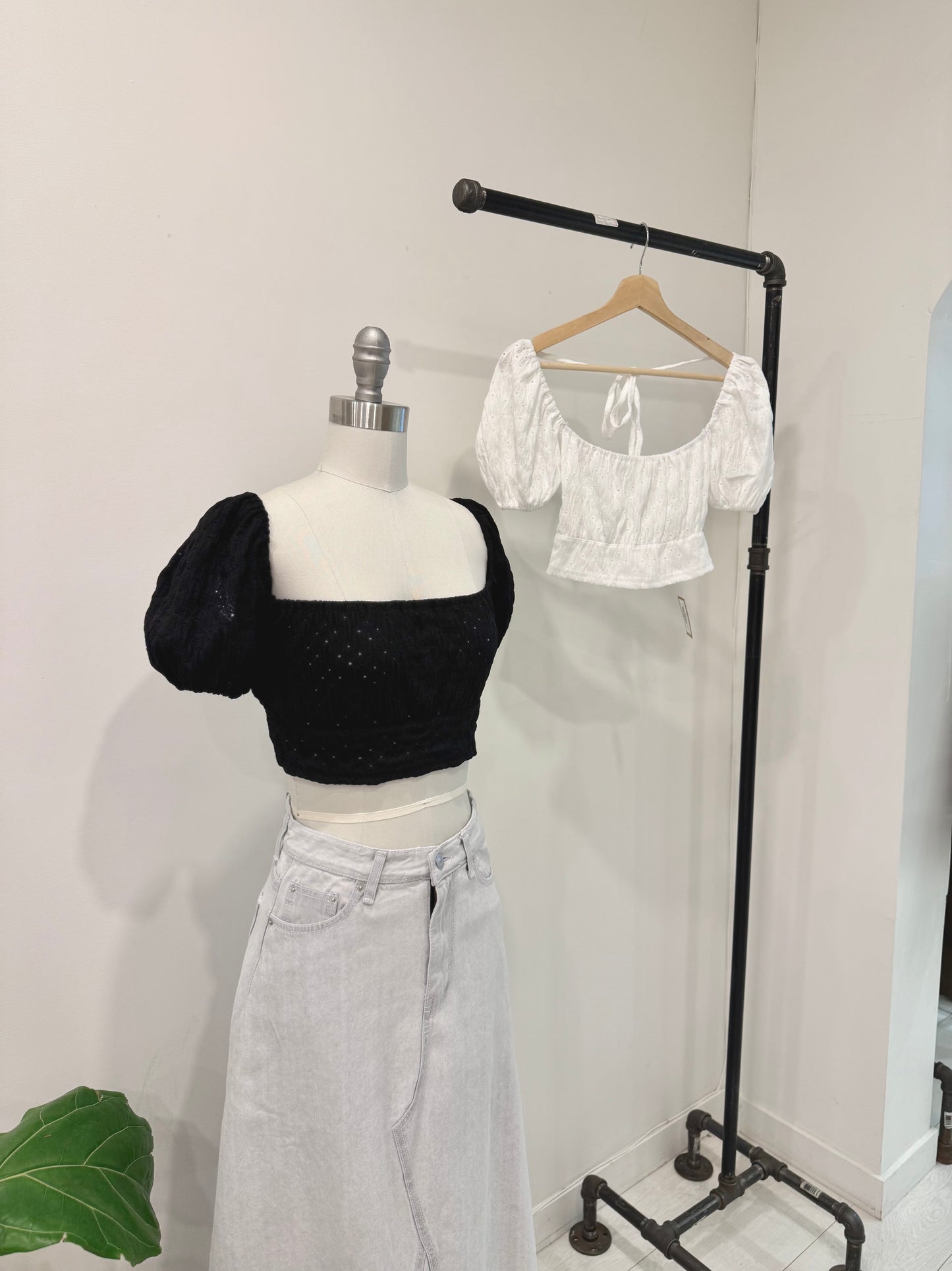 JAICO Crop eyelet top