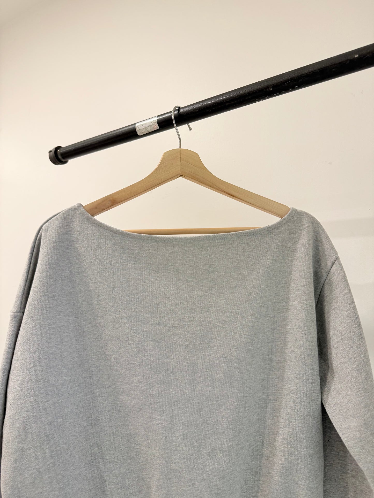 BOTA Off shoulder sweatshirt