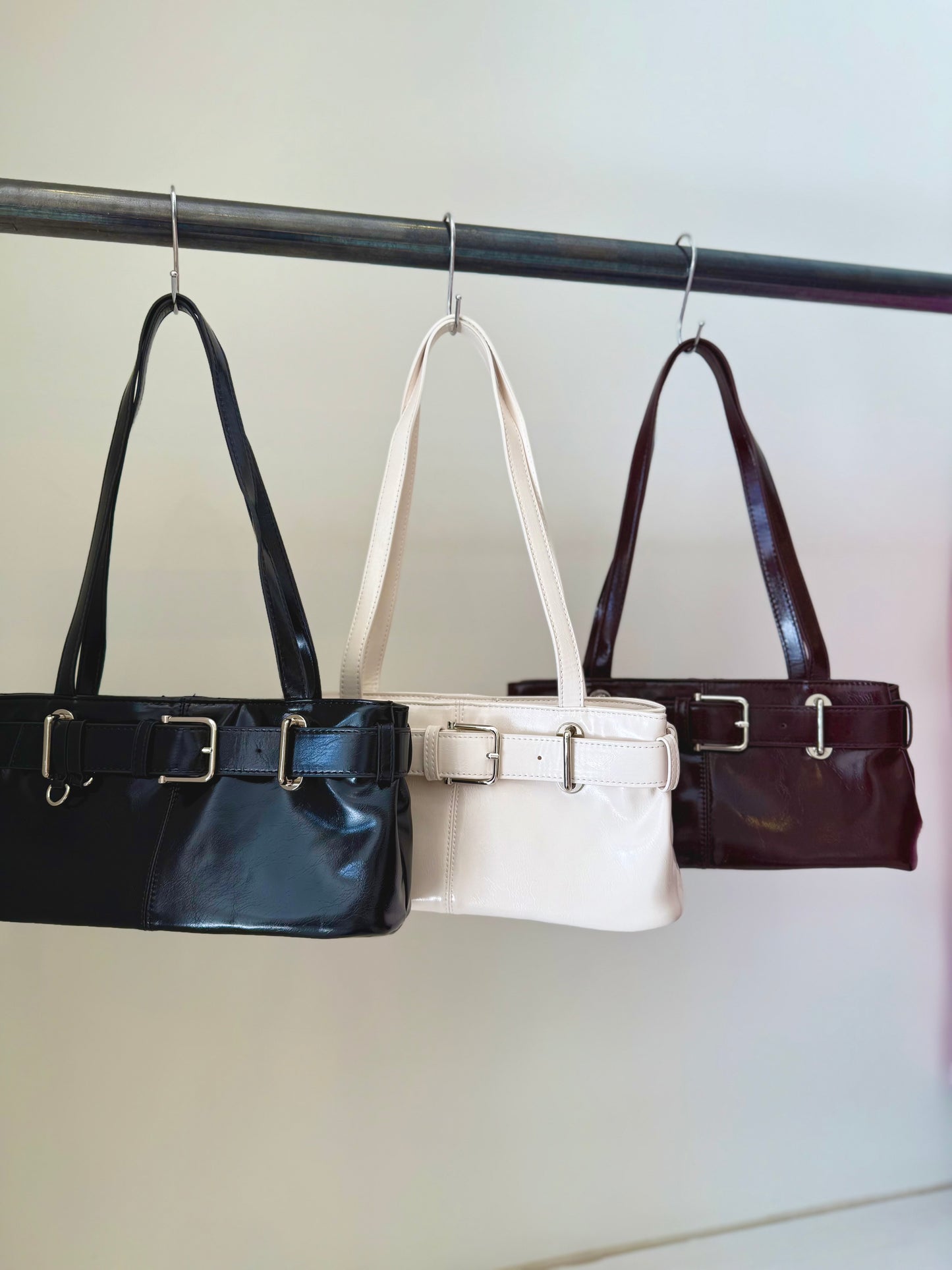 QUEST Belted shoulder bag