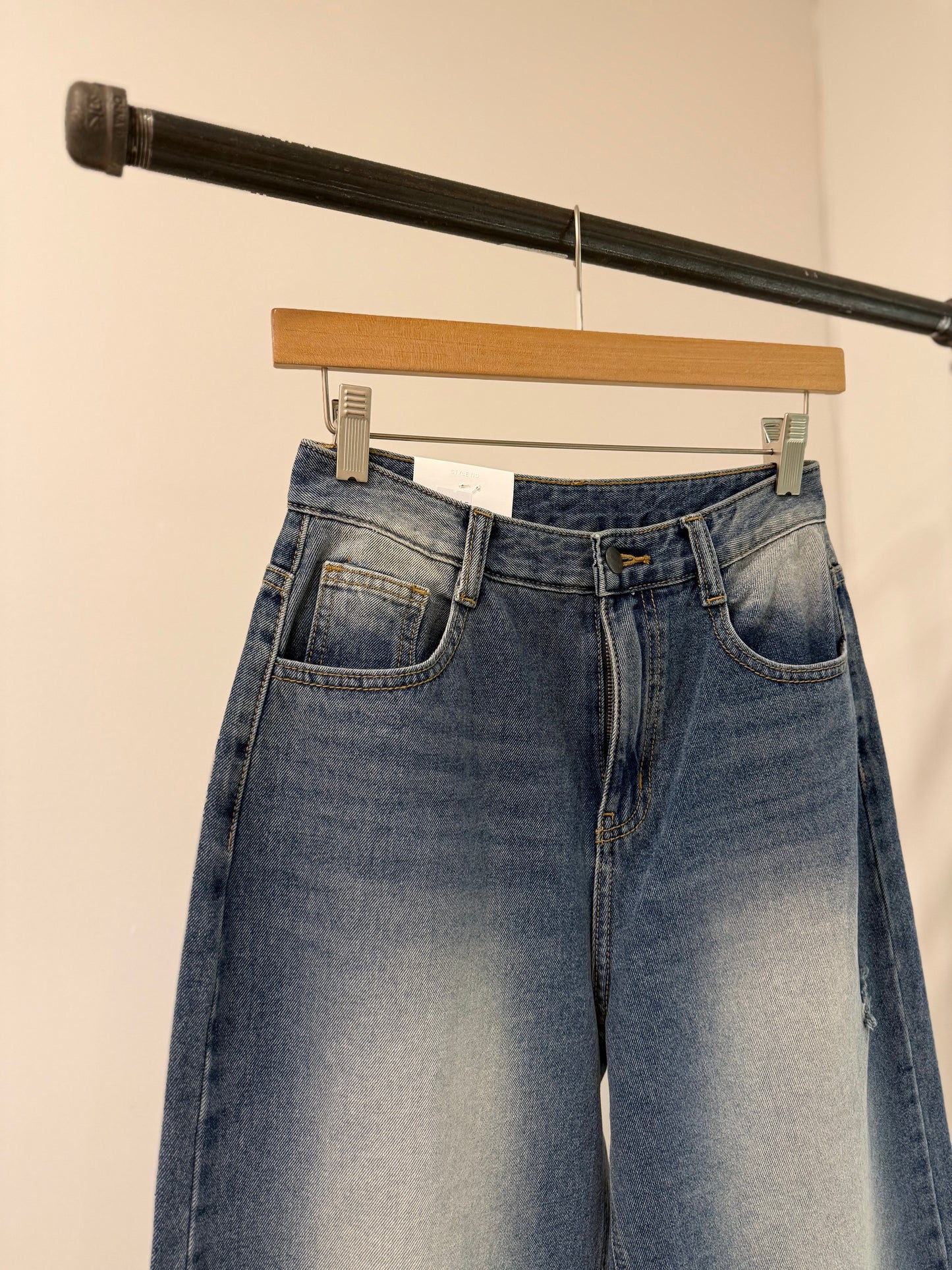 CIANA Ripped jeans