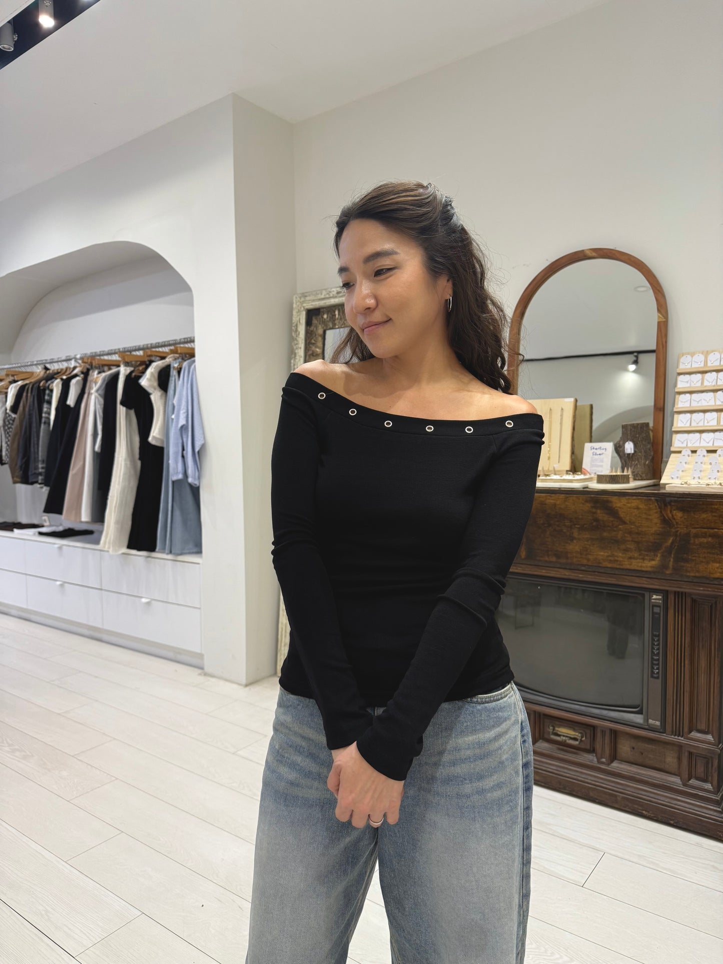 CHEAT Off shoulder eyelet top