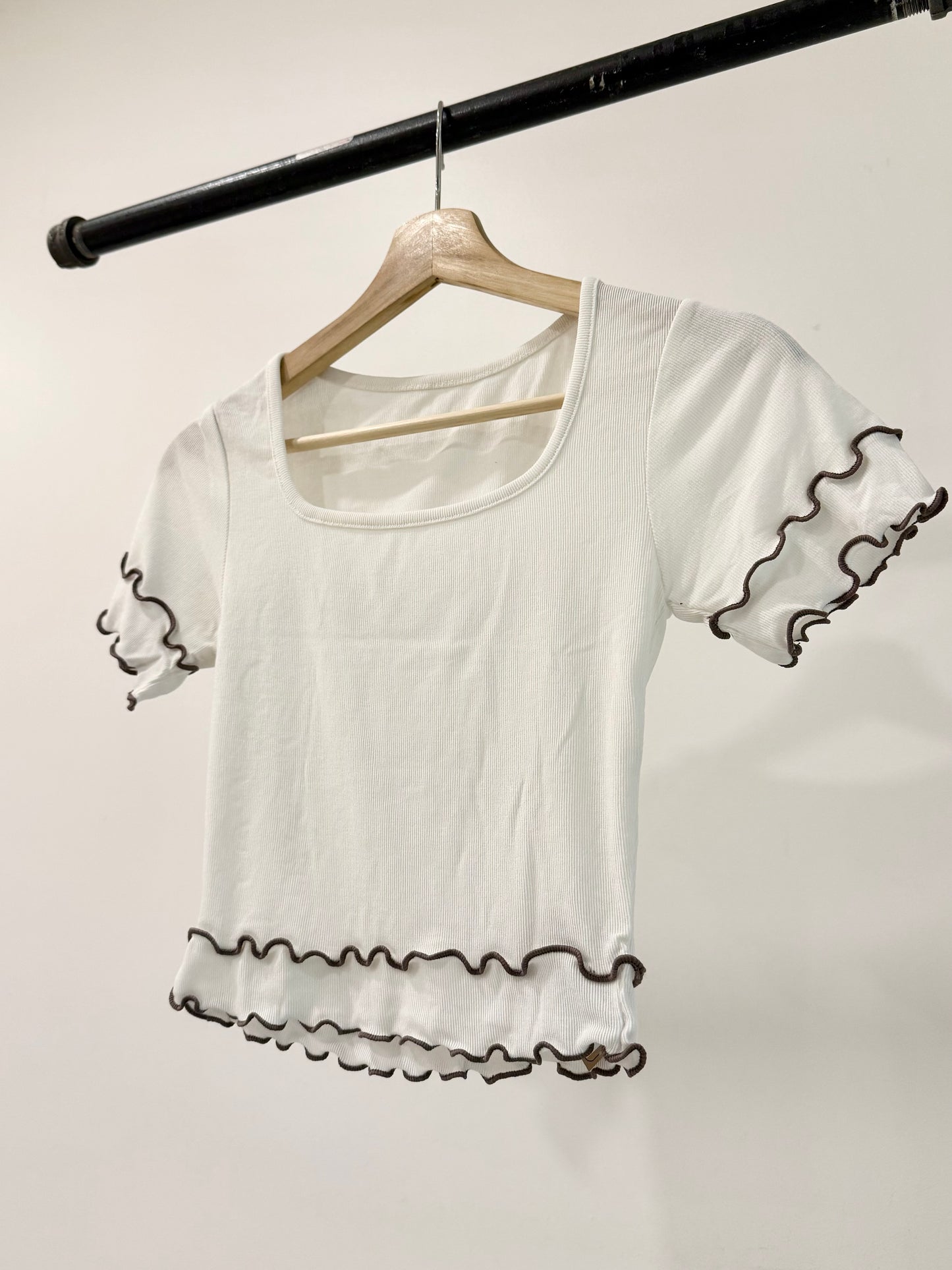EMBER Lettuce edge tee