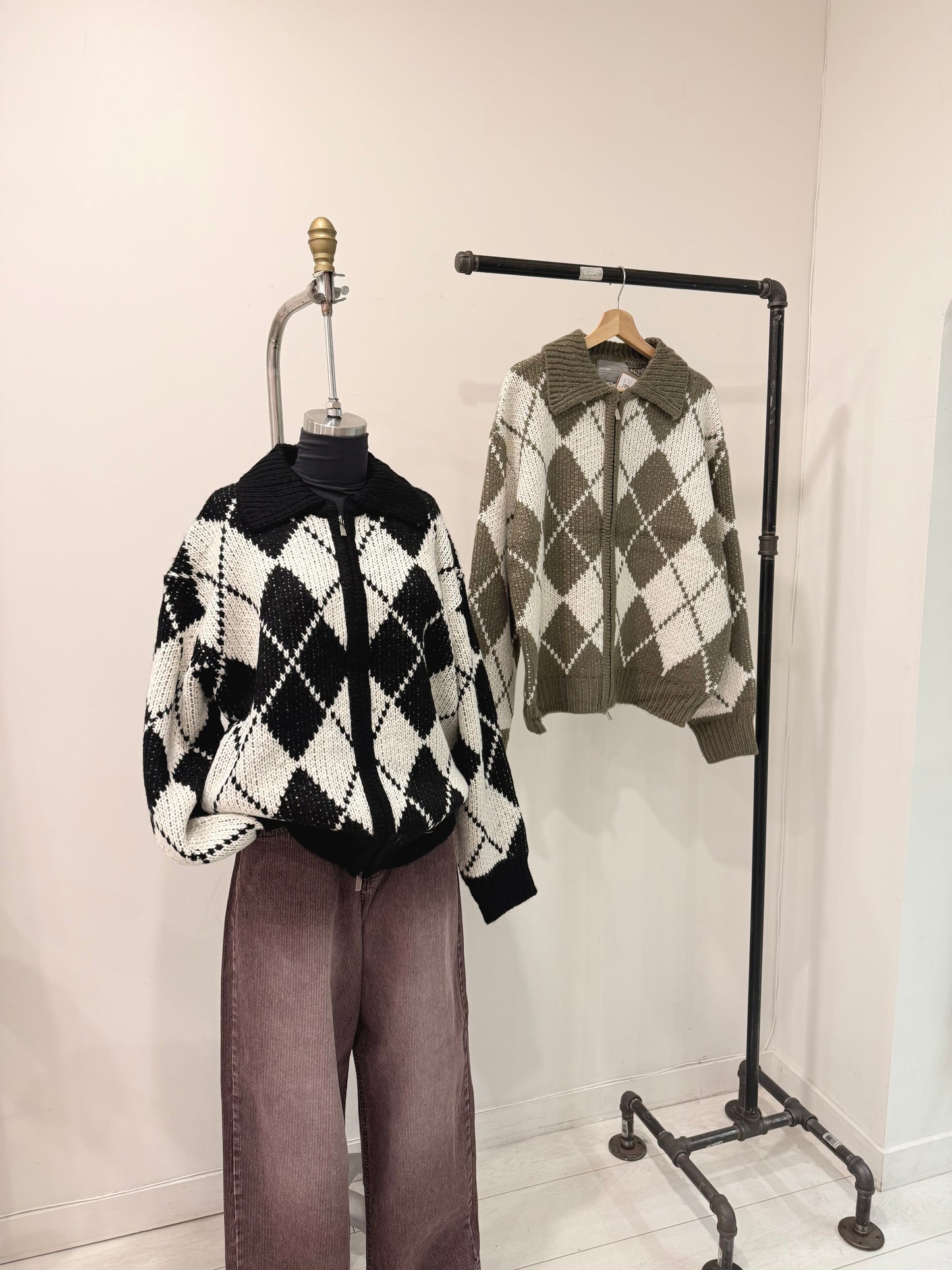 TOHO Argyle zip-up sweater