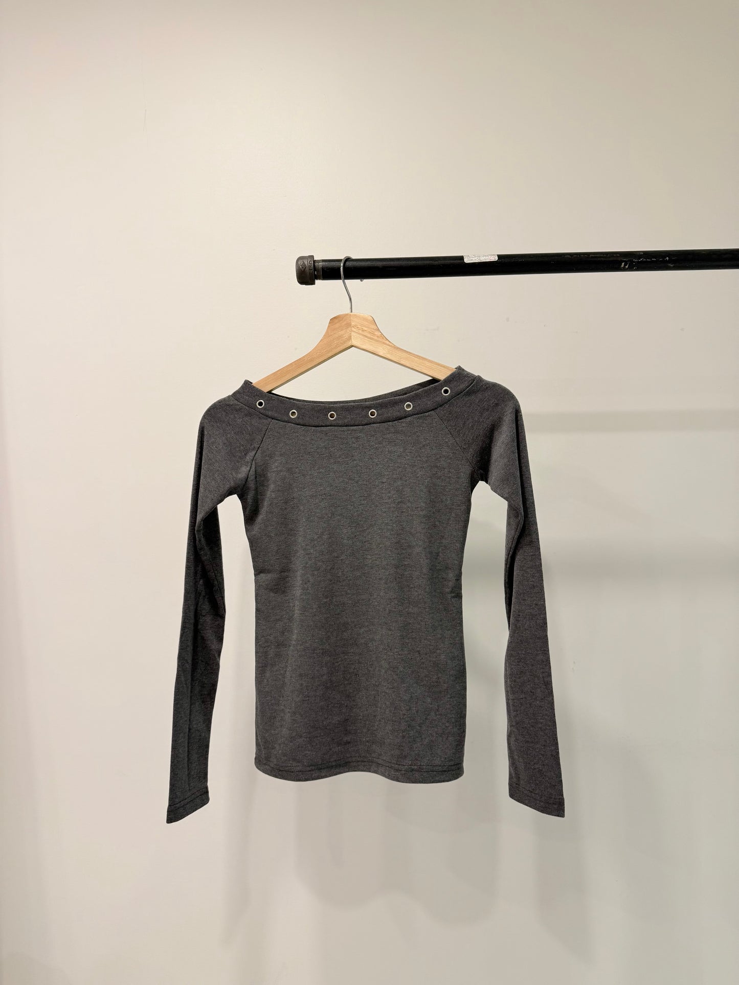 CHEAT Off shoulder eyelet top