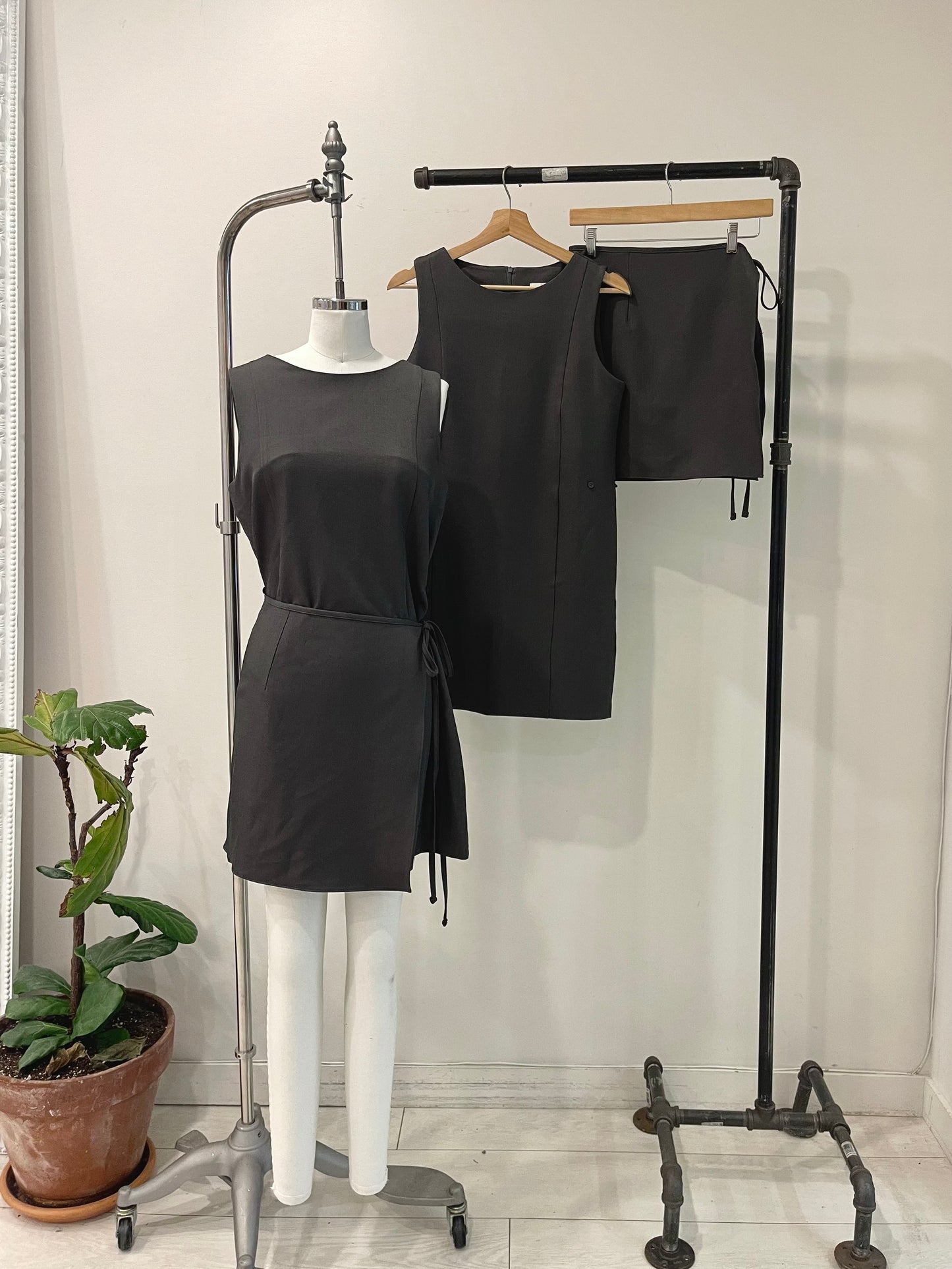 WILLOW Wrap-tie dress