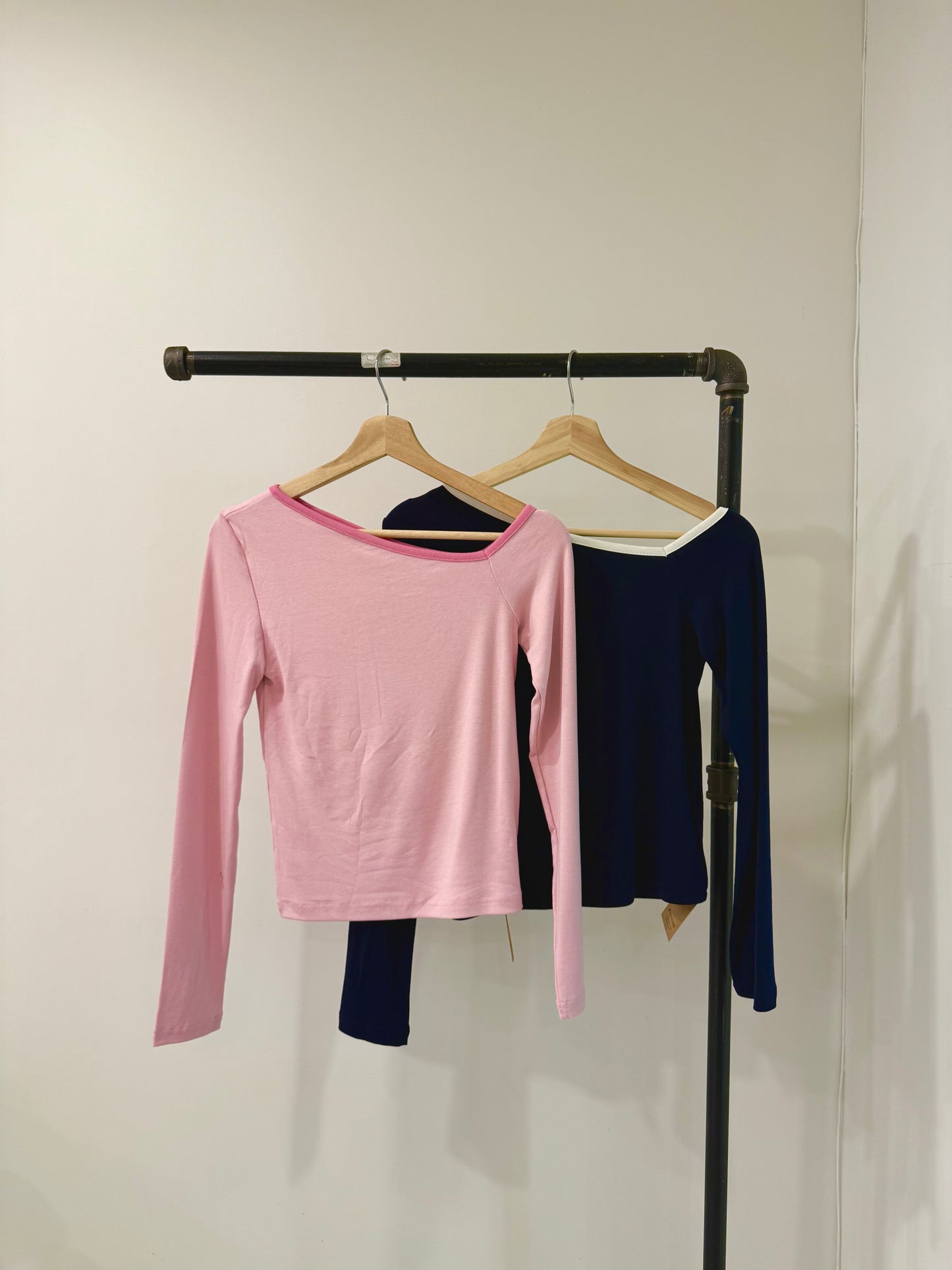 MINNIE Off shoulder top