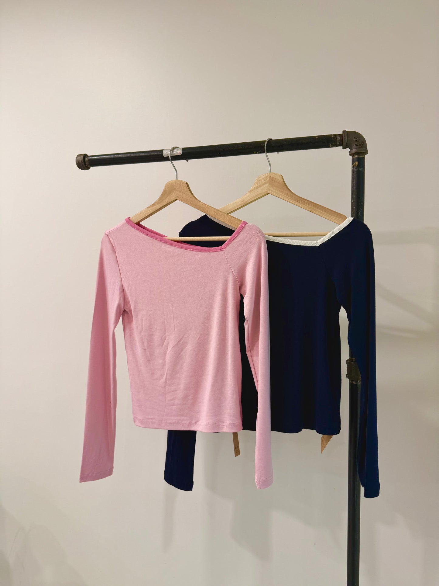 MINNIE Off shoulder top