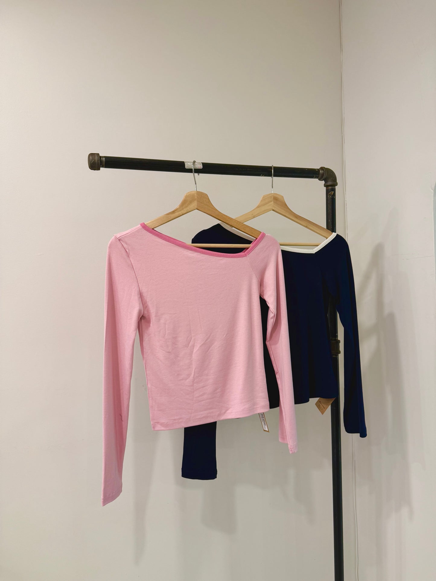 MINNIE Off shoulder top