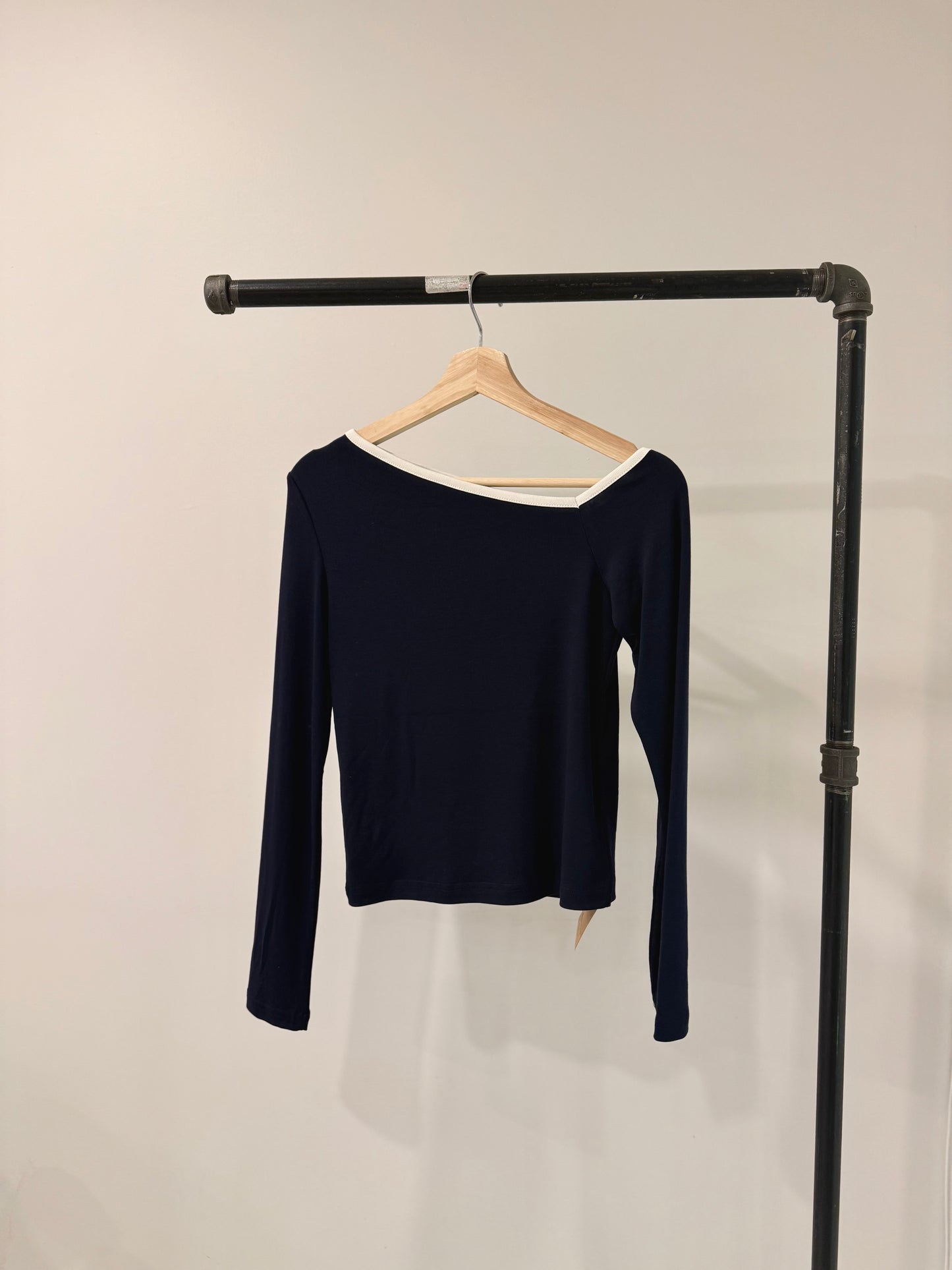 MINNIE Off shoulder top