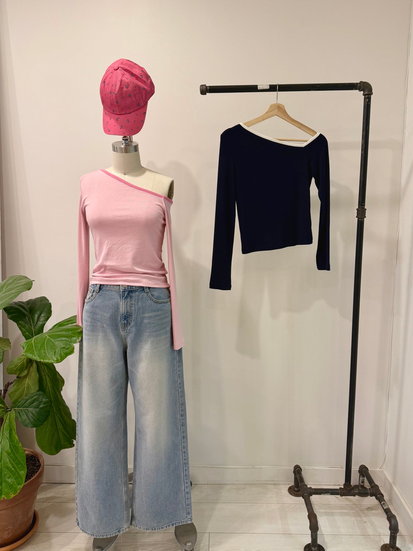 MINNIE Off shoulder top