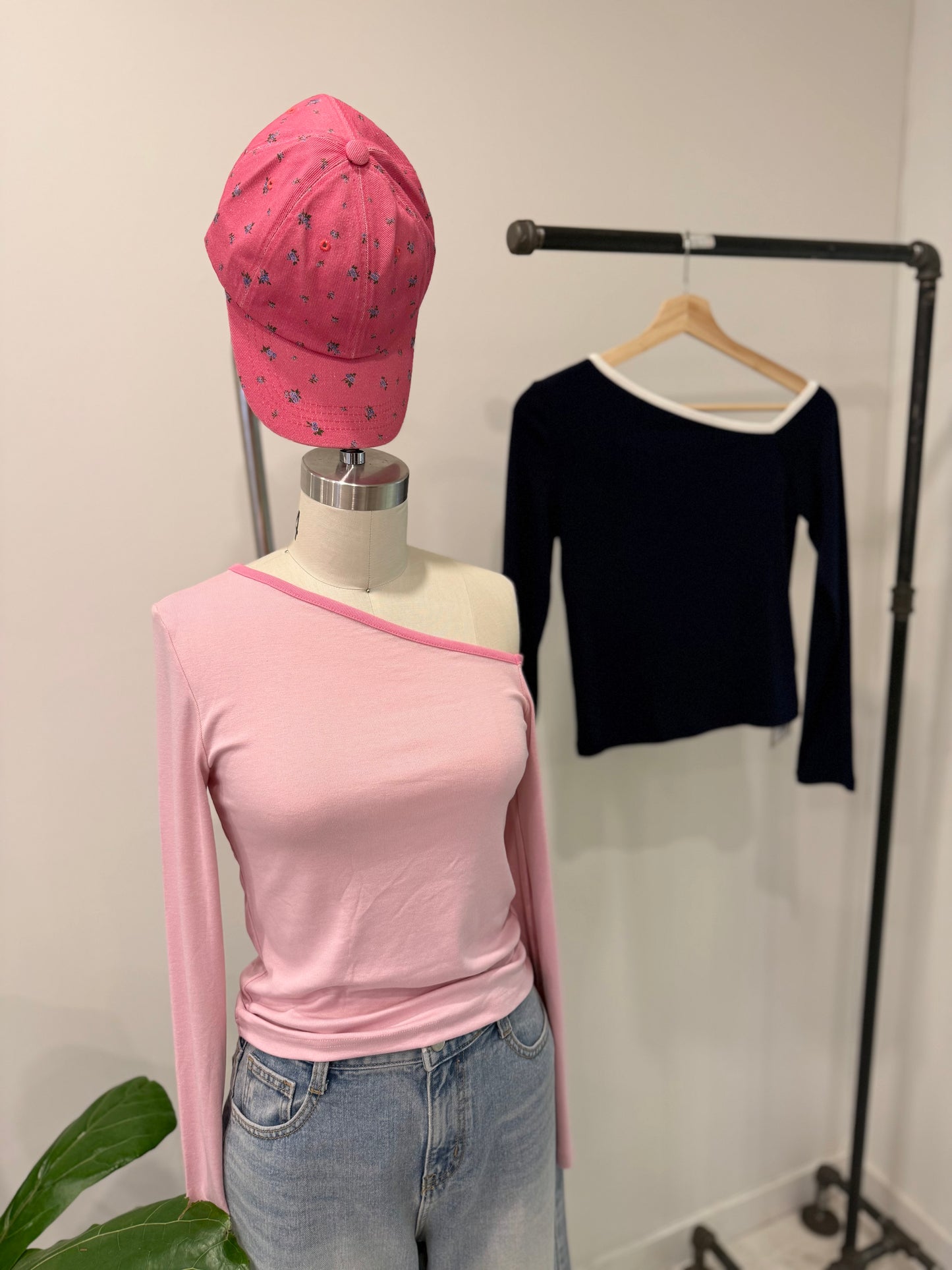 MINNIE Off shoulder top