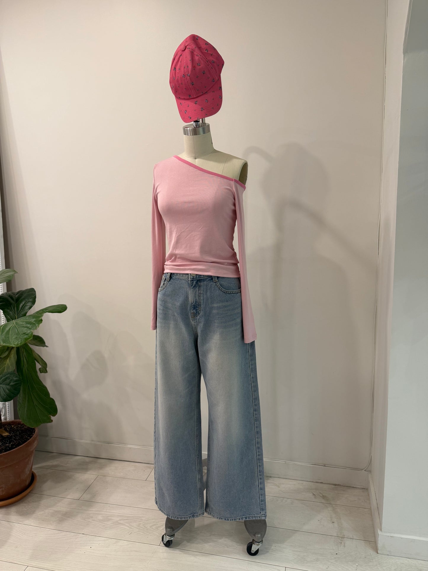 MINNIE Off shoulder top