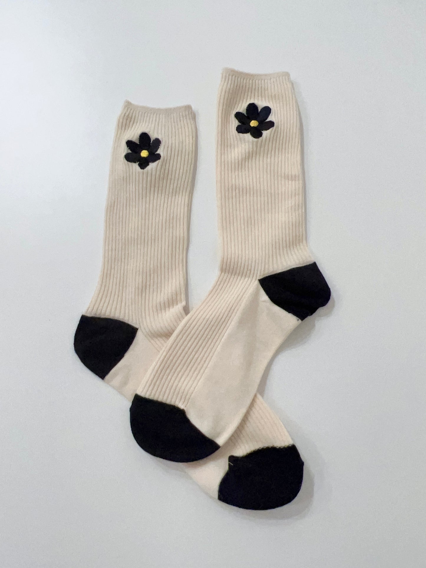 CHARM Embroidered flower socks