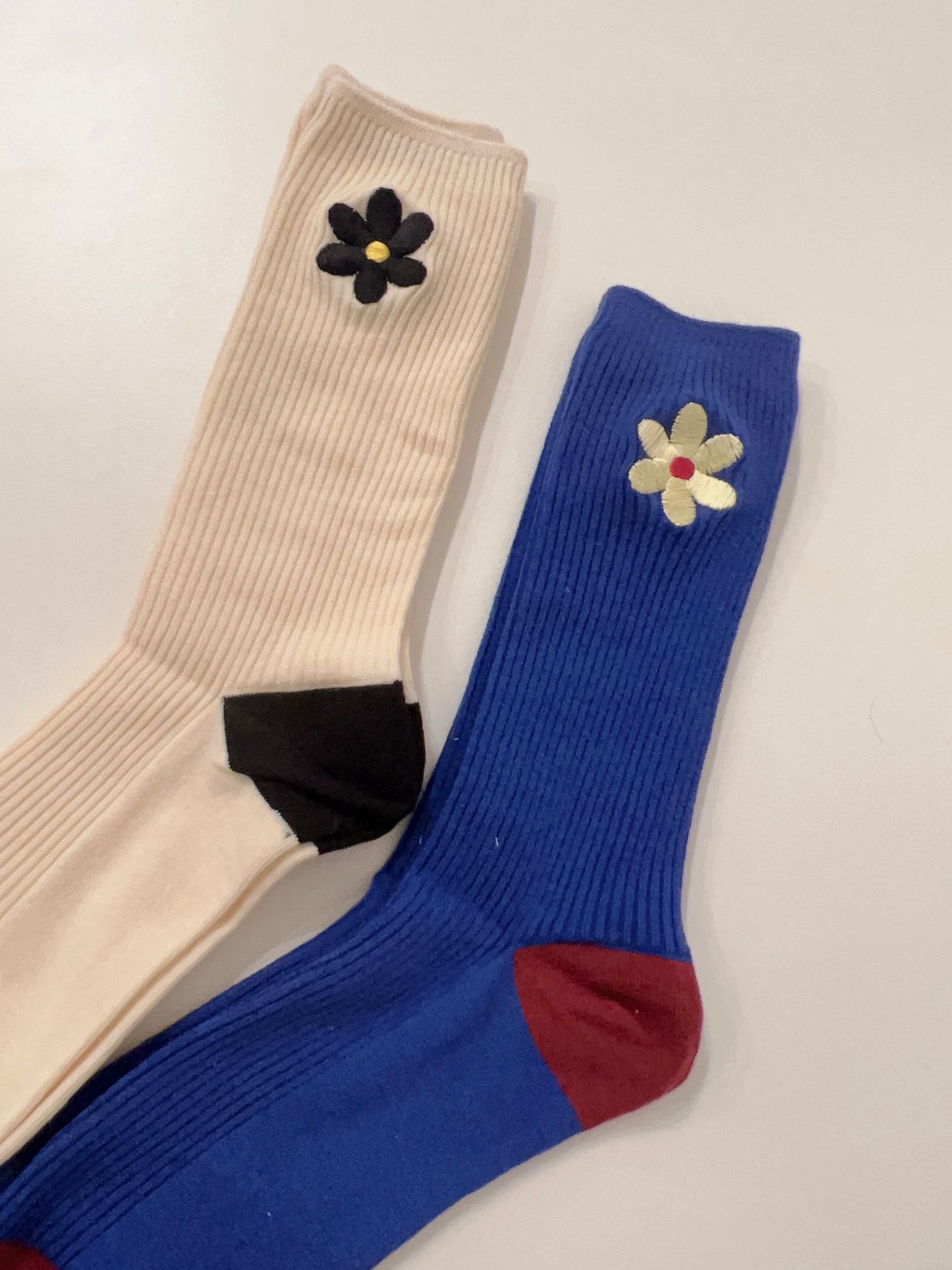 CHARM Embroidered flower socks