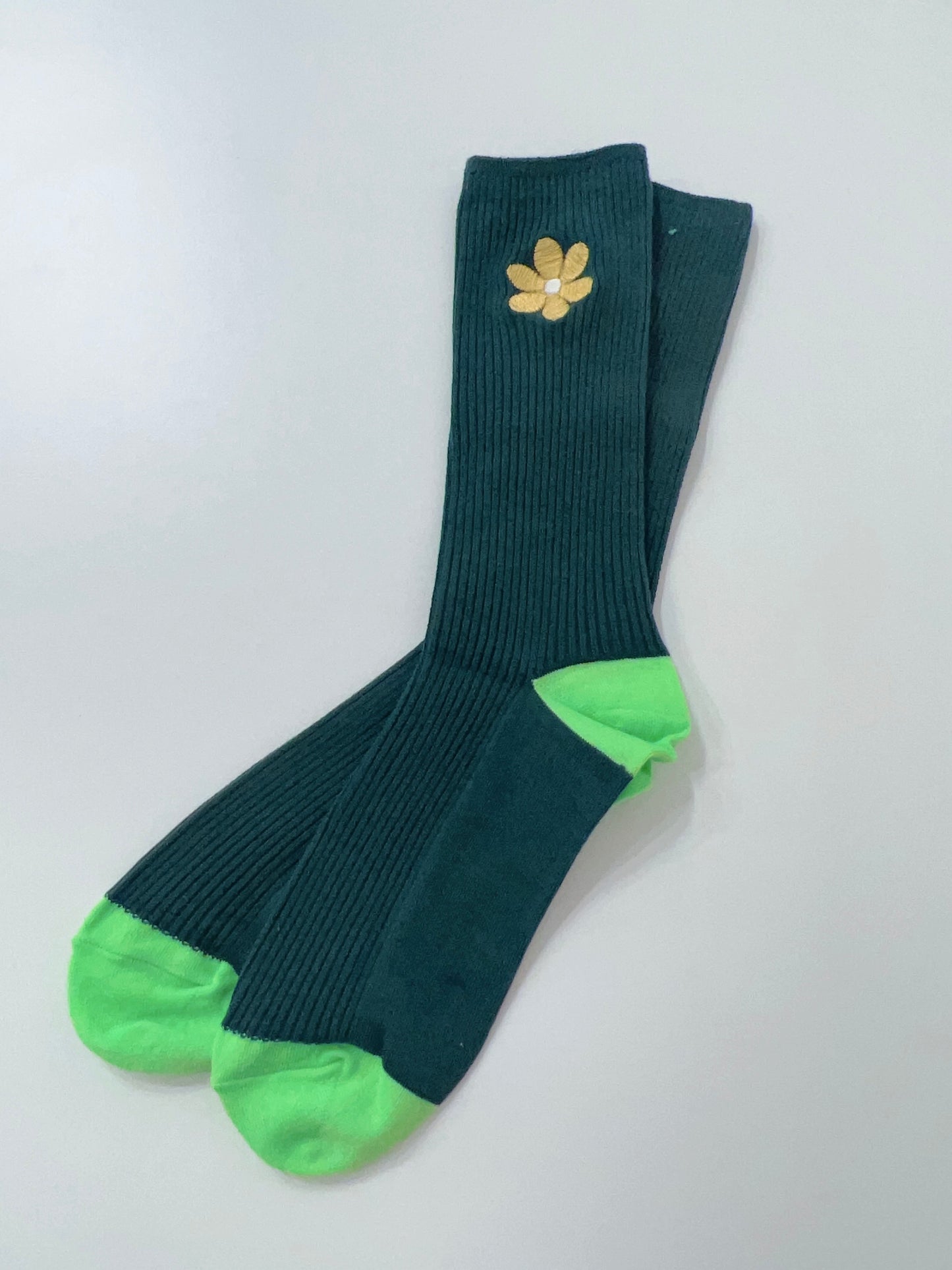 CHARM Embroidered flower socks