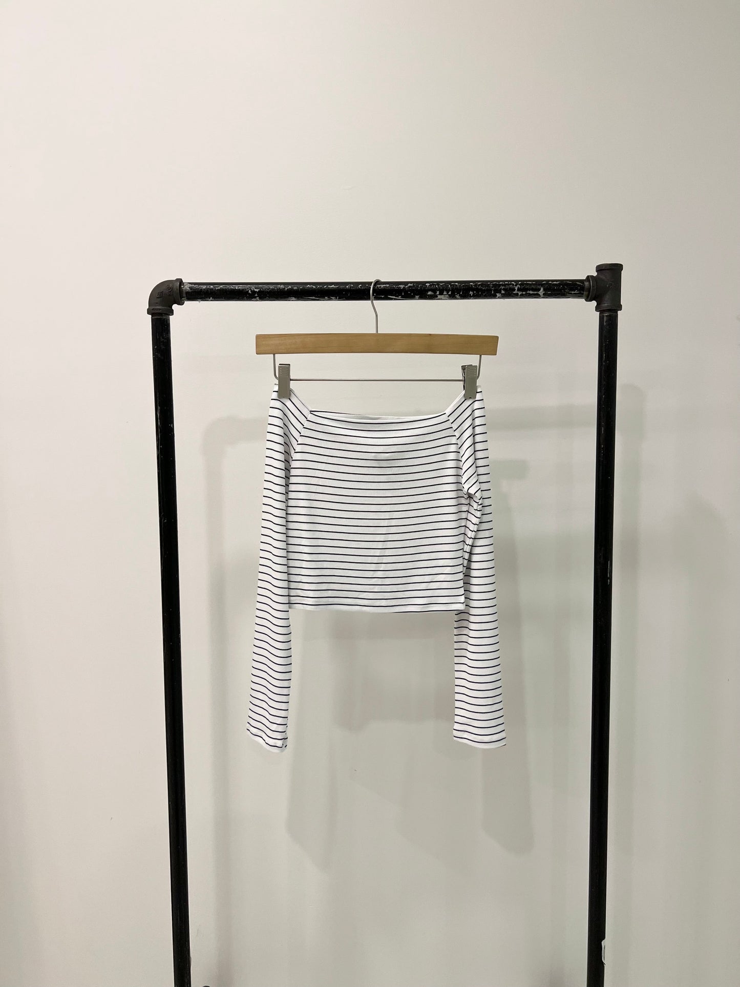 OMNI Off shoulder top