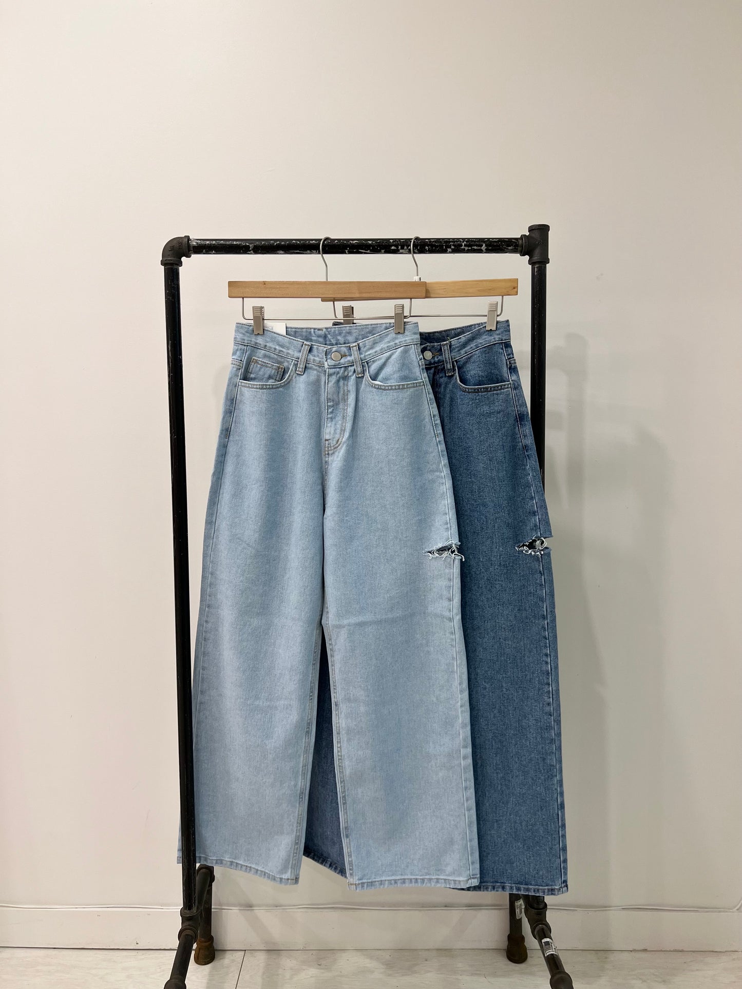 VIBE Side ripped jeans
