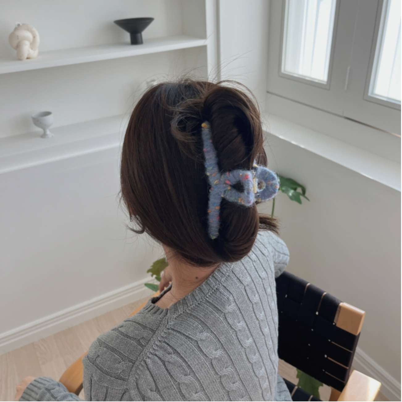JADU Speckled knit hair claw