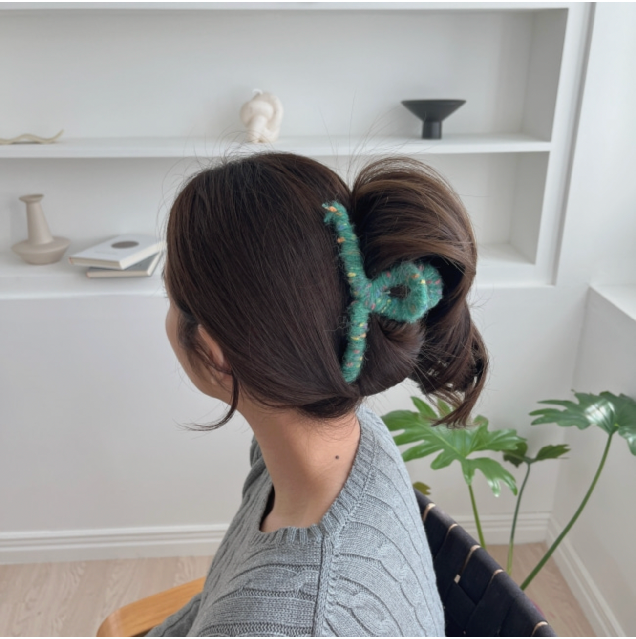 JADU Speckled knit hair claw