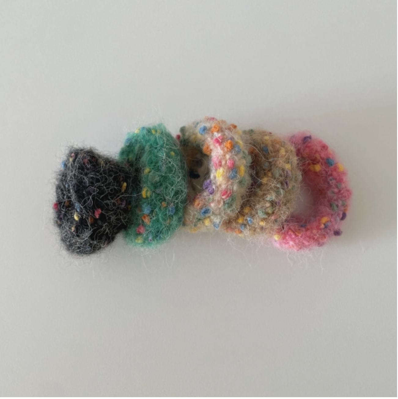 JADU Speckled hair tie