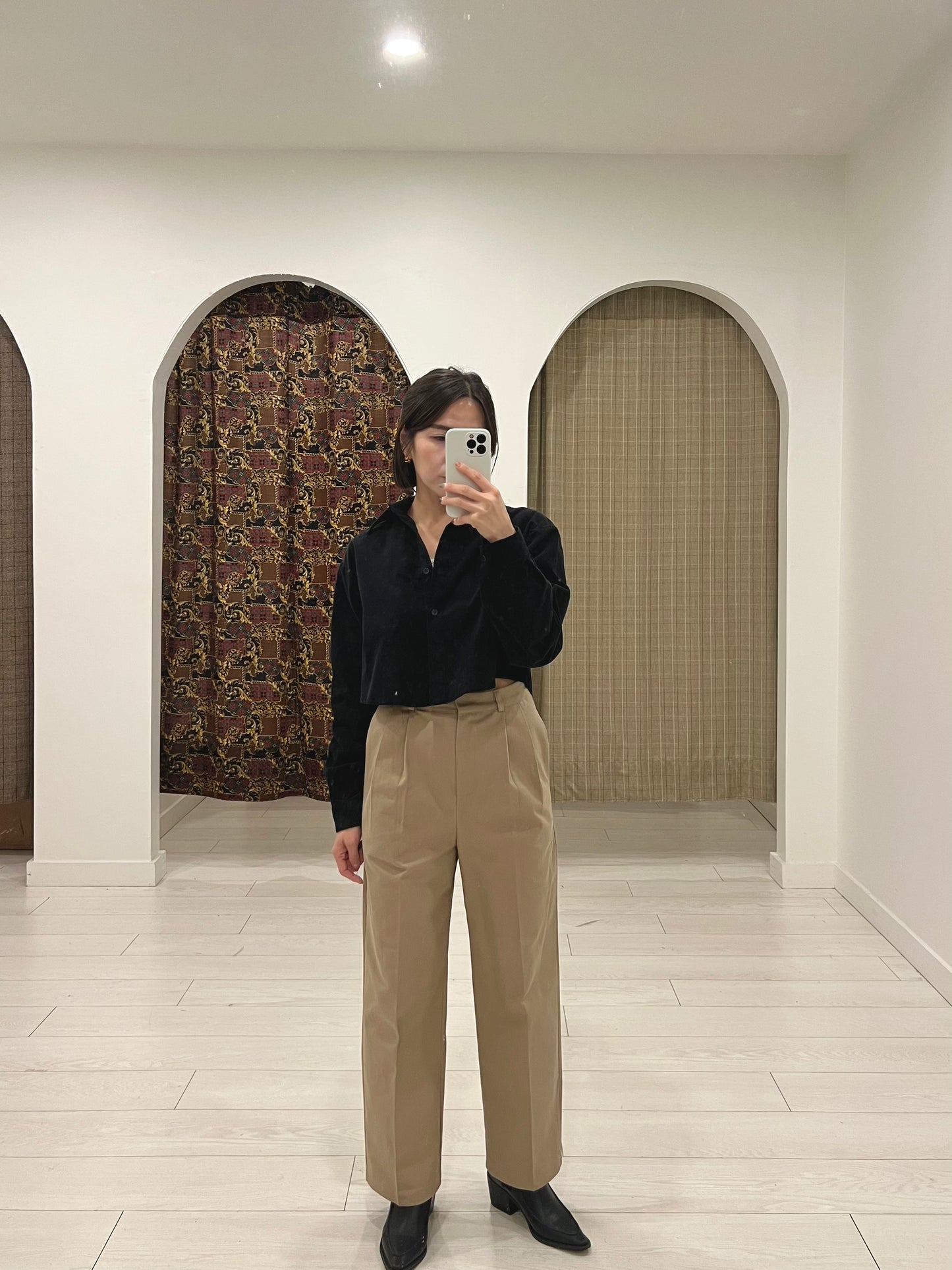 AMOR Pleated trousers