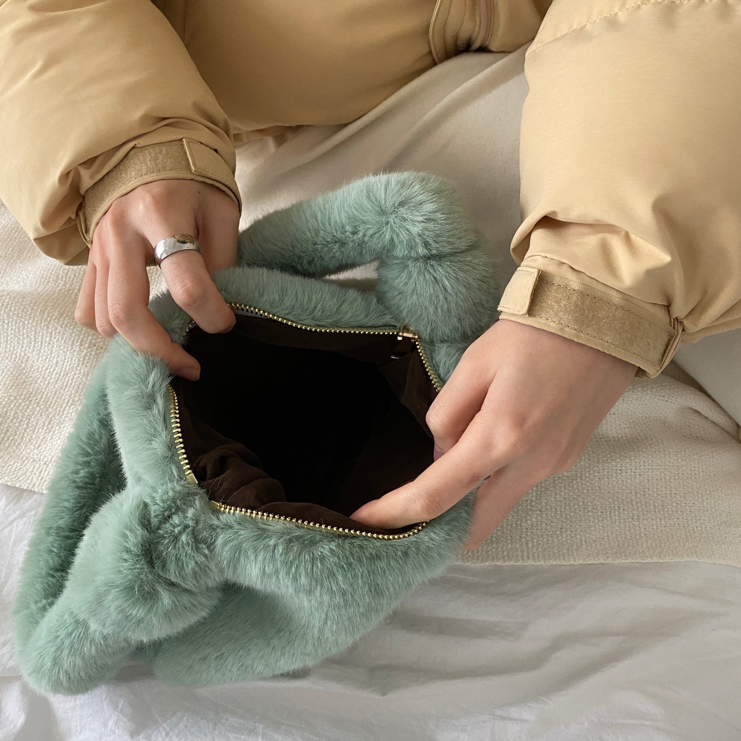 TALLA Furry shoulder bag