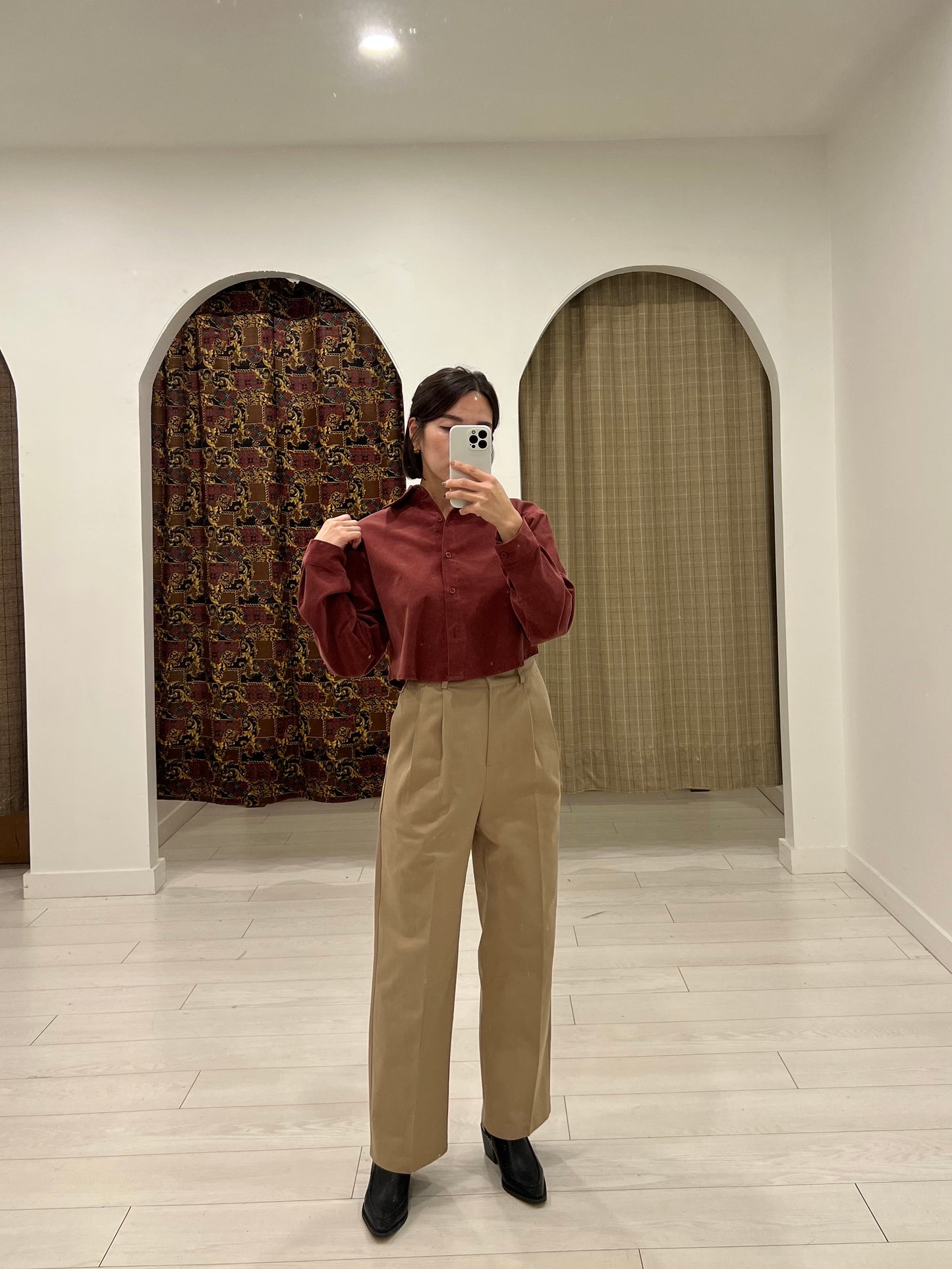 AMOR Pleated trousers