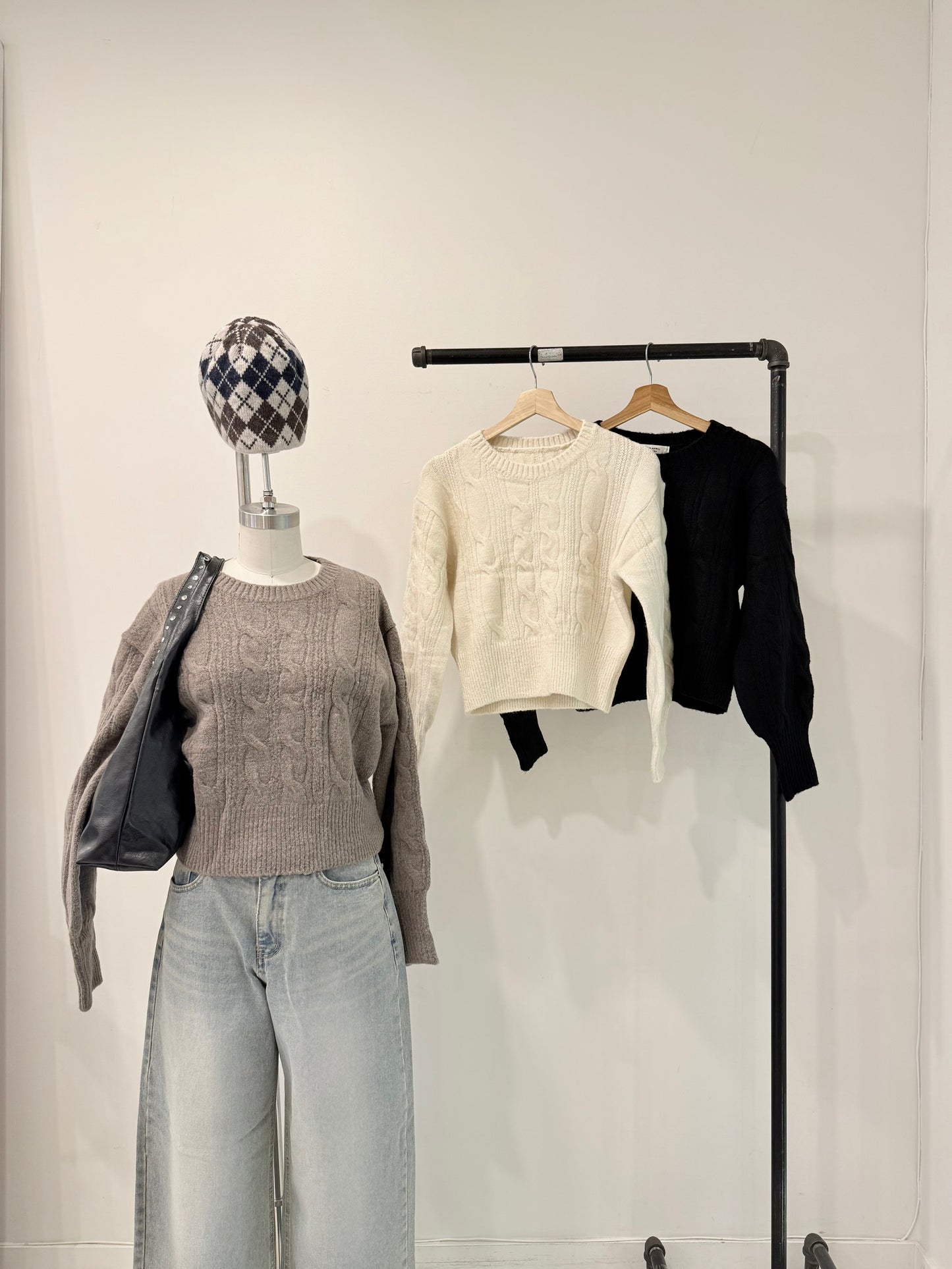 TIDE Cable-knit sweater