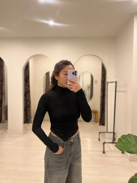 MILLIE Pointed hem turtleneck top