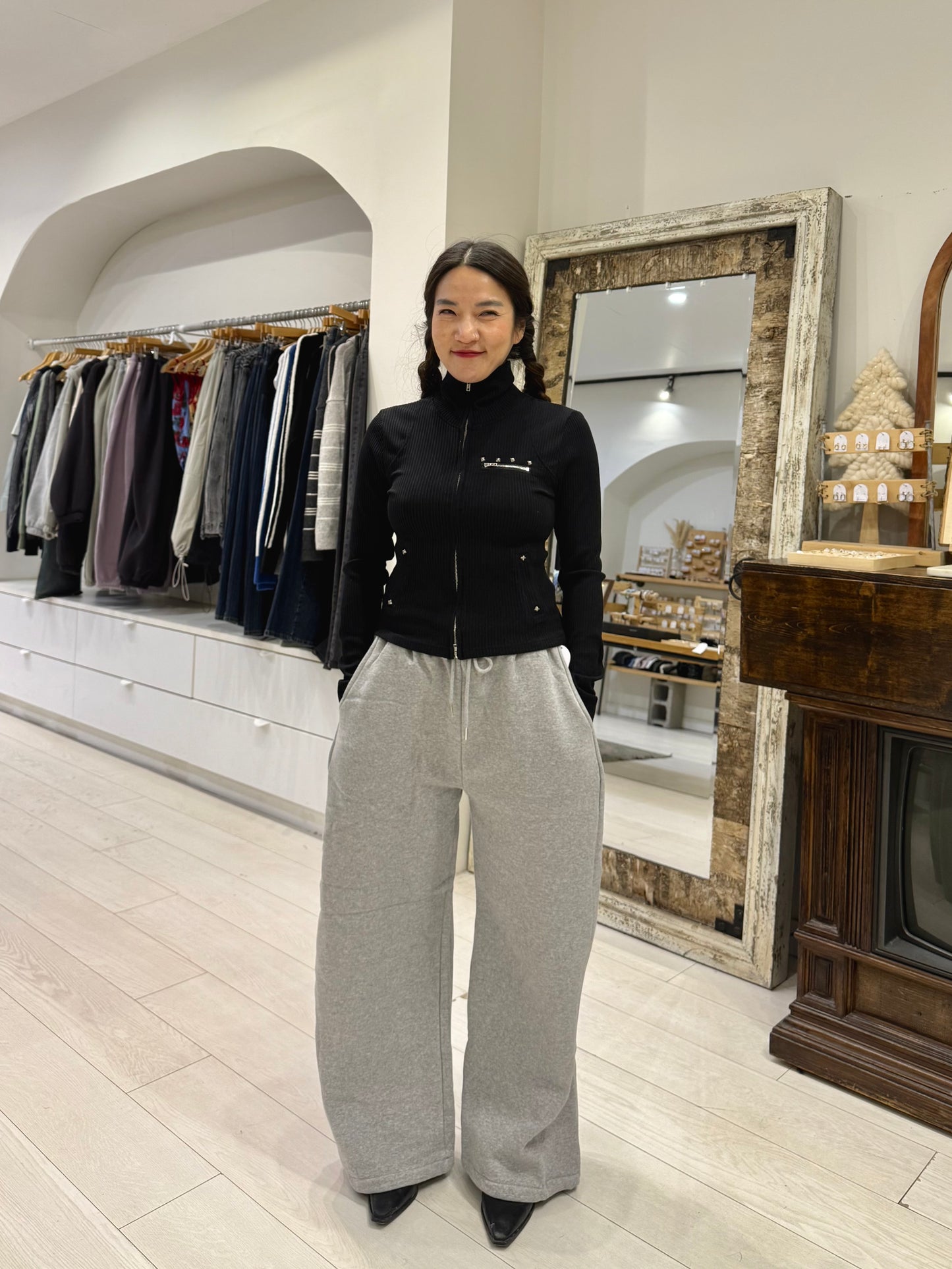 VARY Extra wide track pants