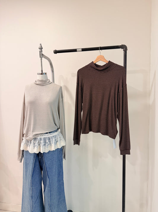 LOST Soft stripe turtleneck