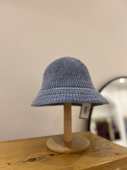 YOFIN Velour bucket hat