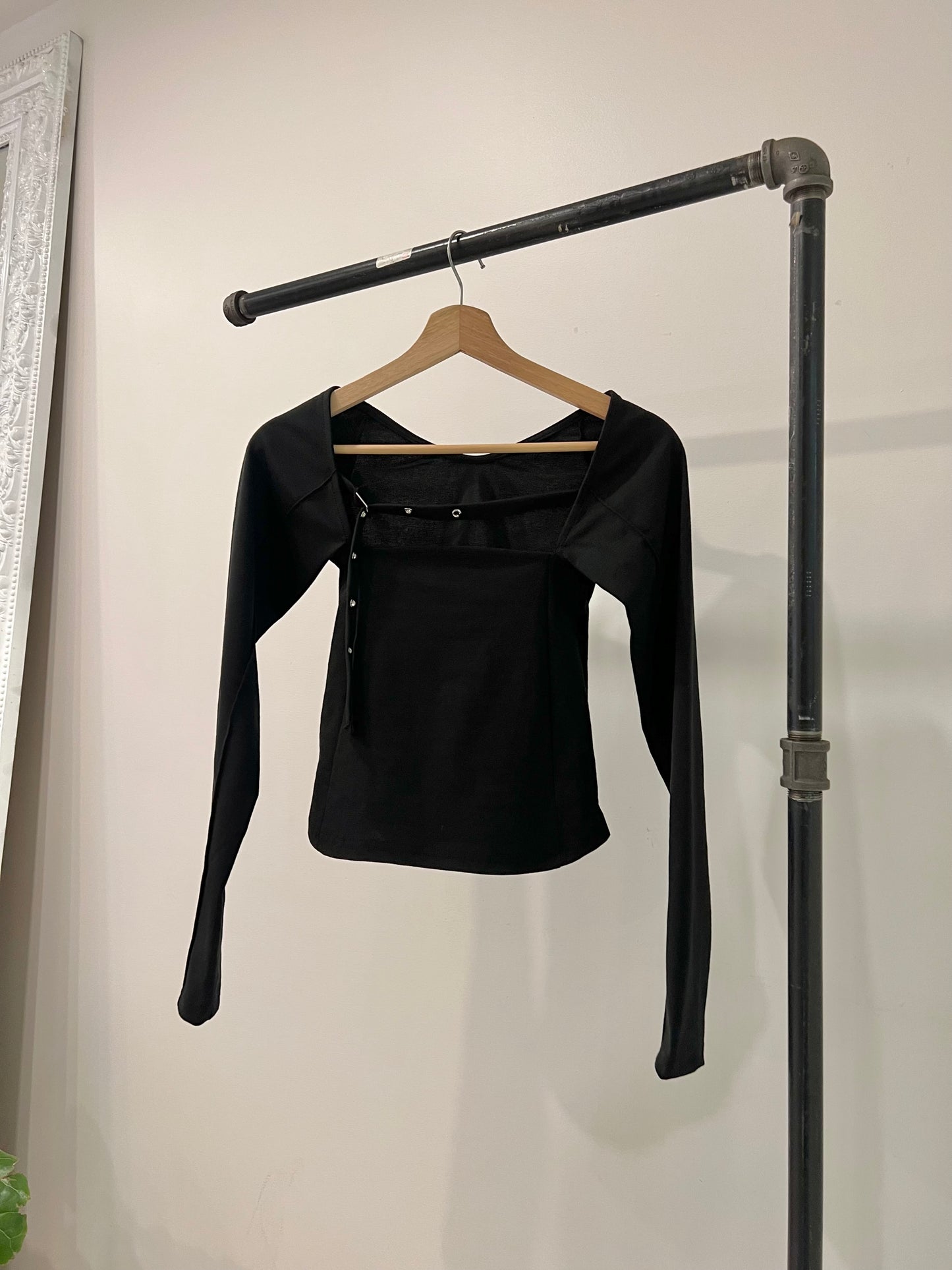 RUDY Belted neckline top