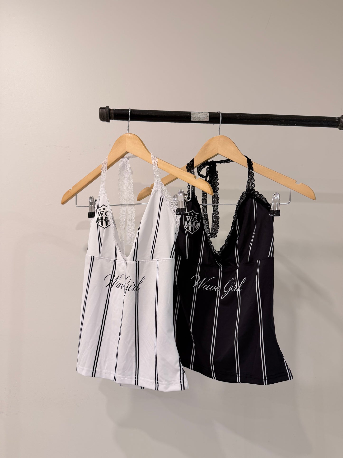 BILLIE Sporty halter top