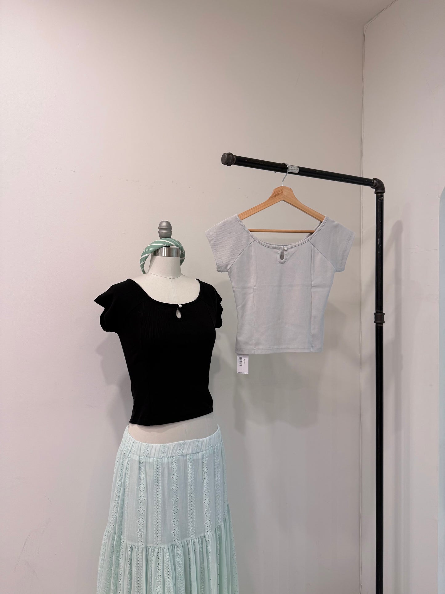 TABITHA Pearl button top