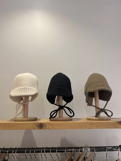 TEEMA Knit hat with ties