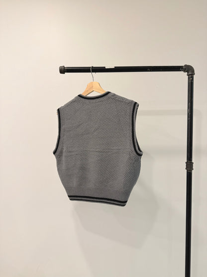 KIND Knit vest