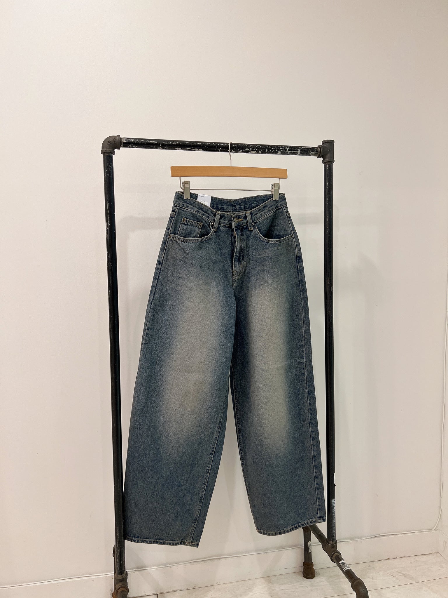 DANGO Wide legged jeans